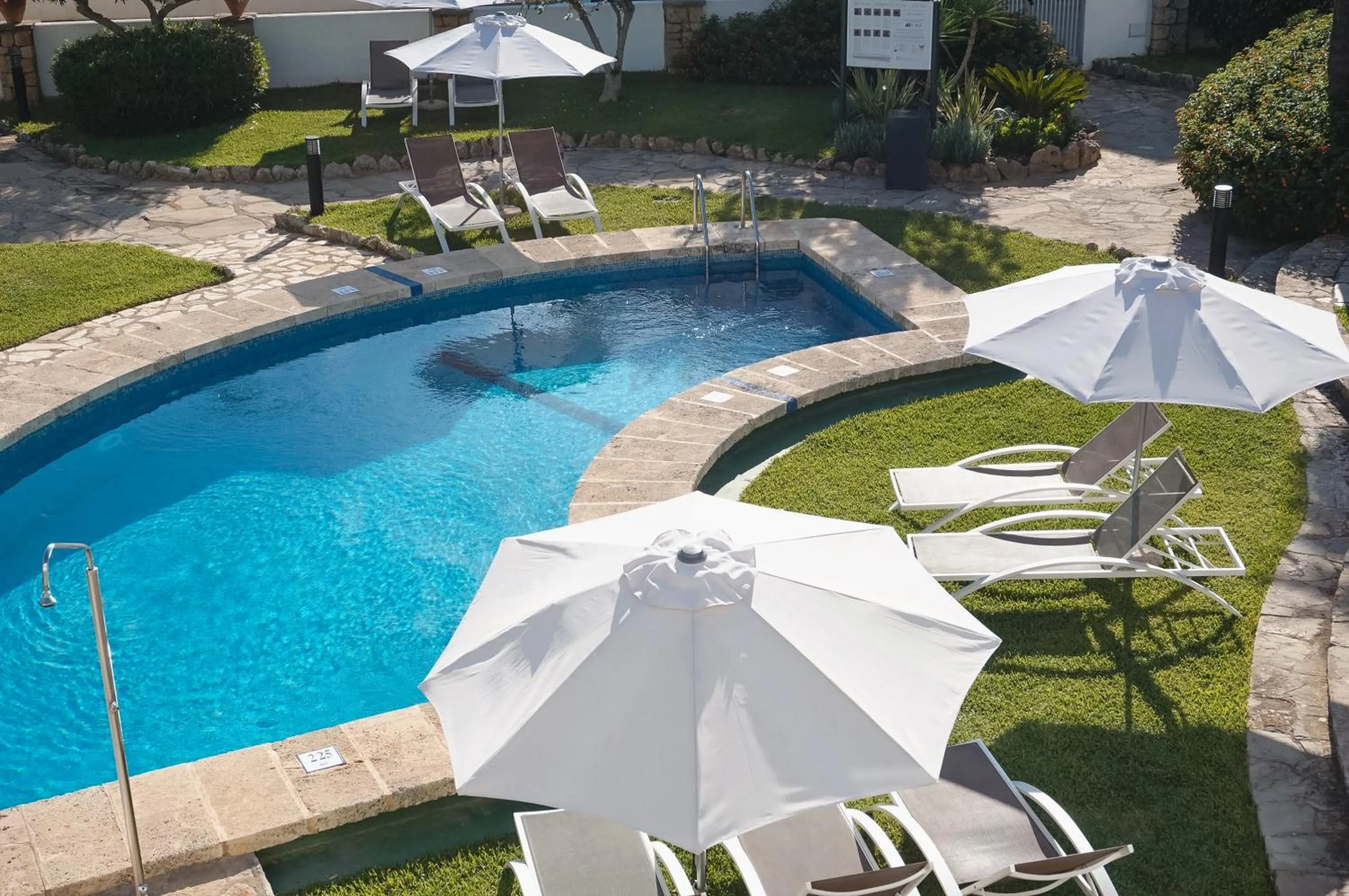 Swimming pool in Hoposa Montelin