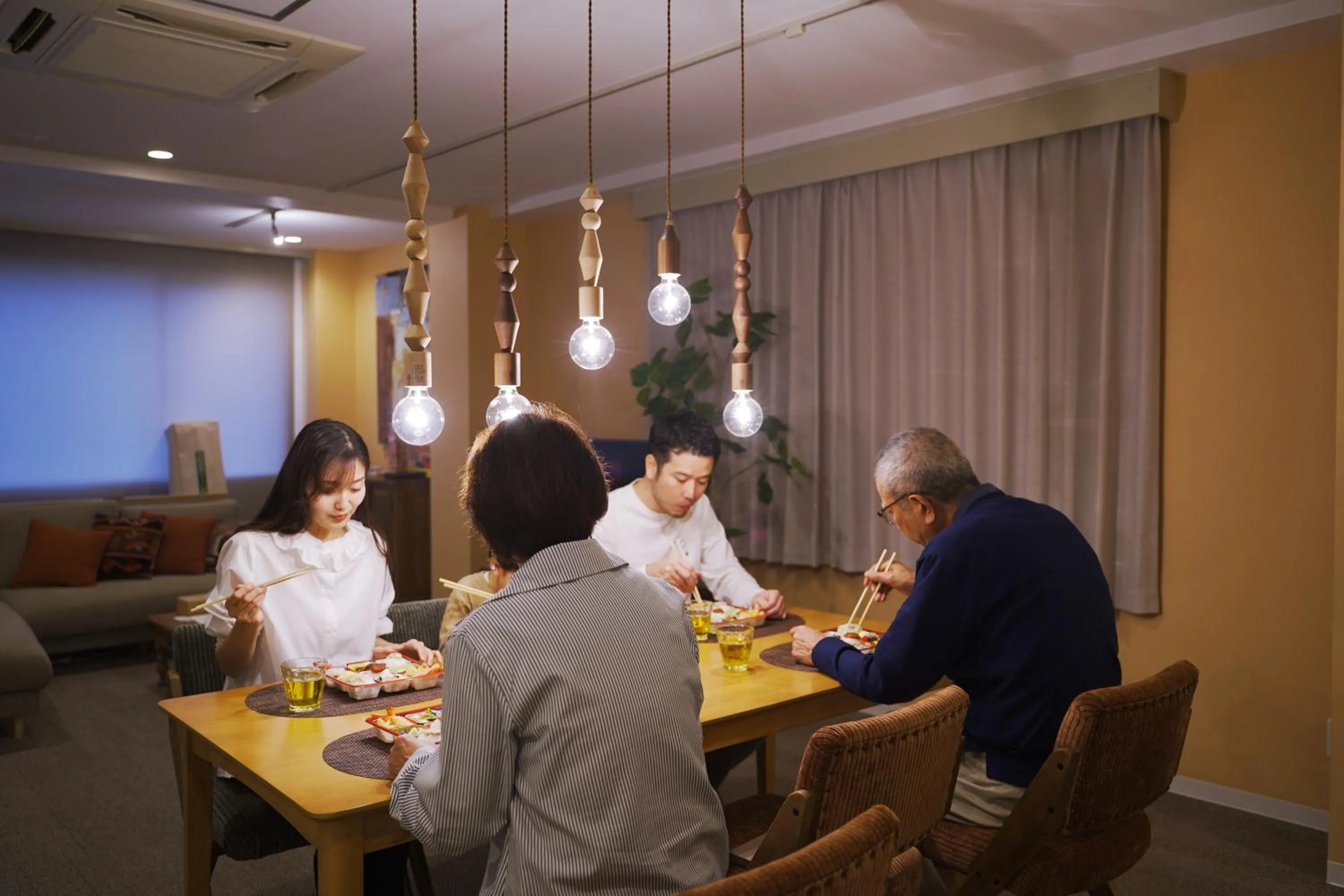 People in INOVE VILLA Osaka