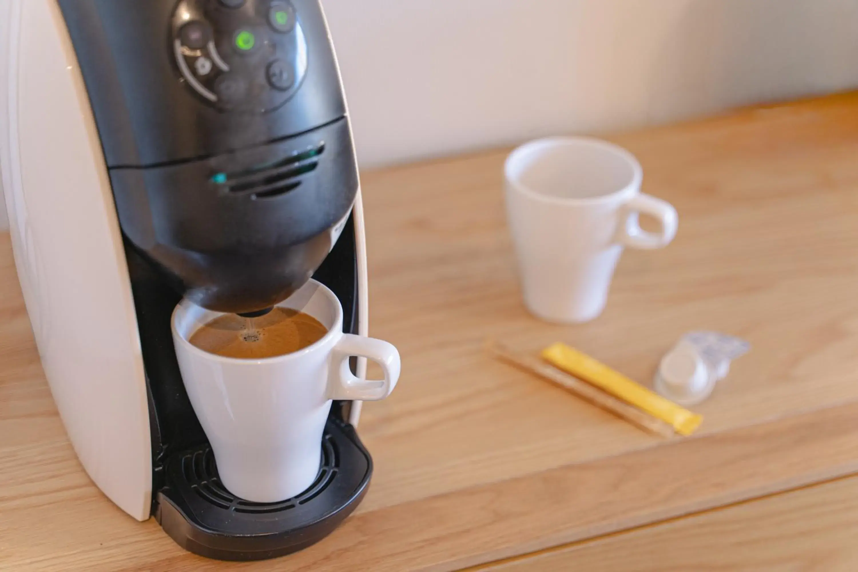 Coffee/tea facilities in INOVE VILLA OSAKA -118 sqm , 2 Bedrooms , 7 Double Beds- Great Access to USJ & Namba Coffee/tea facilities in INOVE VILLA OSAKA -118 sqm , 2 Bedrooms , 7 Double Beds- Great Access to USJ & Namba