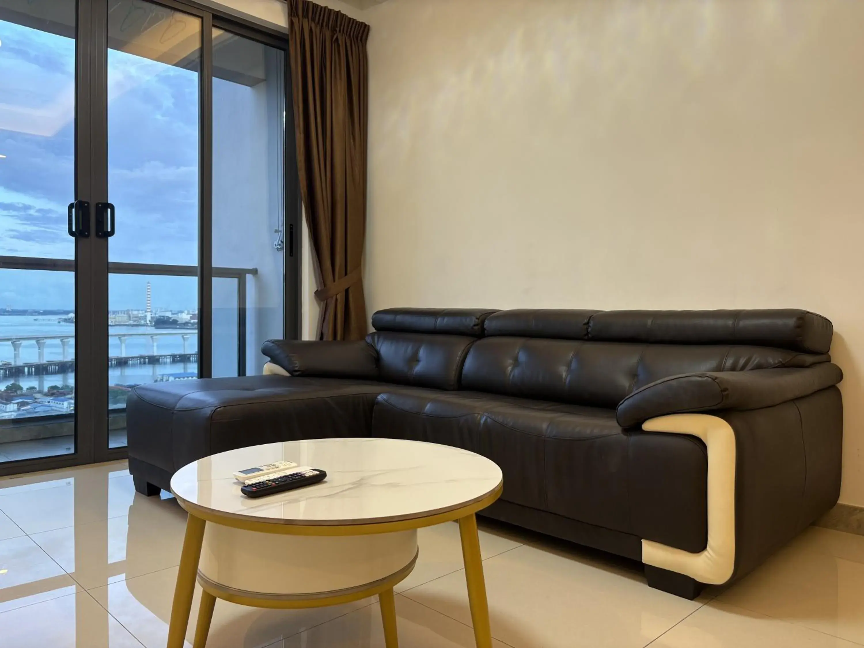 Two-Bedroom Deluxe Apartment in R&F Princess Cove @ R&F Mall Two-Bedroom Deluxe Apartment in R&F Princess Cove @ R&F Mall