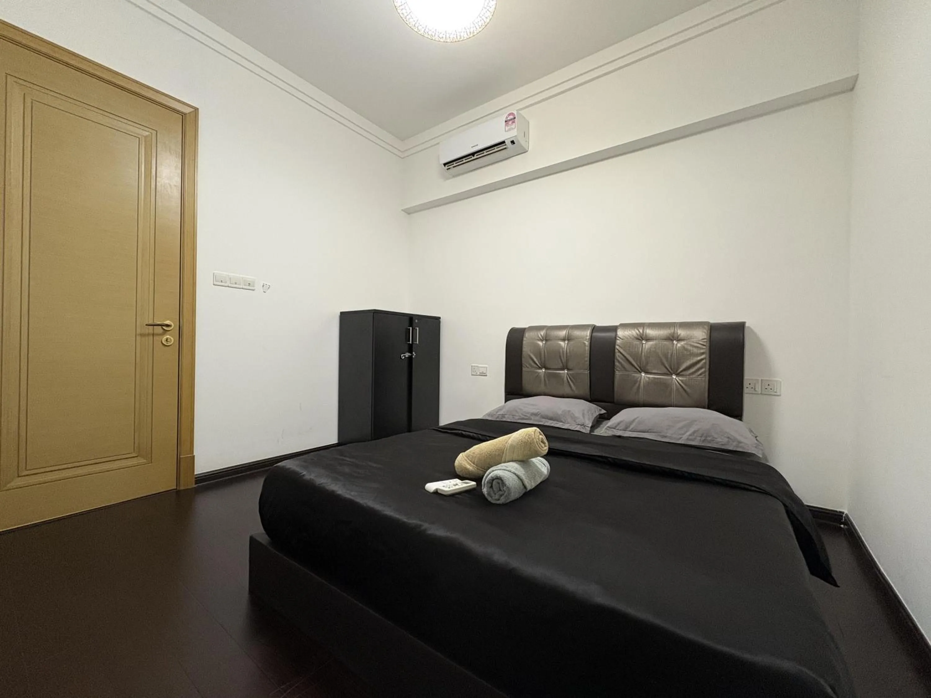 Bed in R&F Princess Cove @ R&F Mall