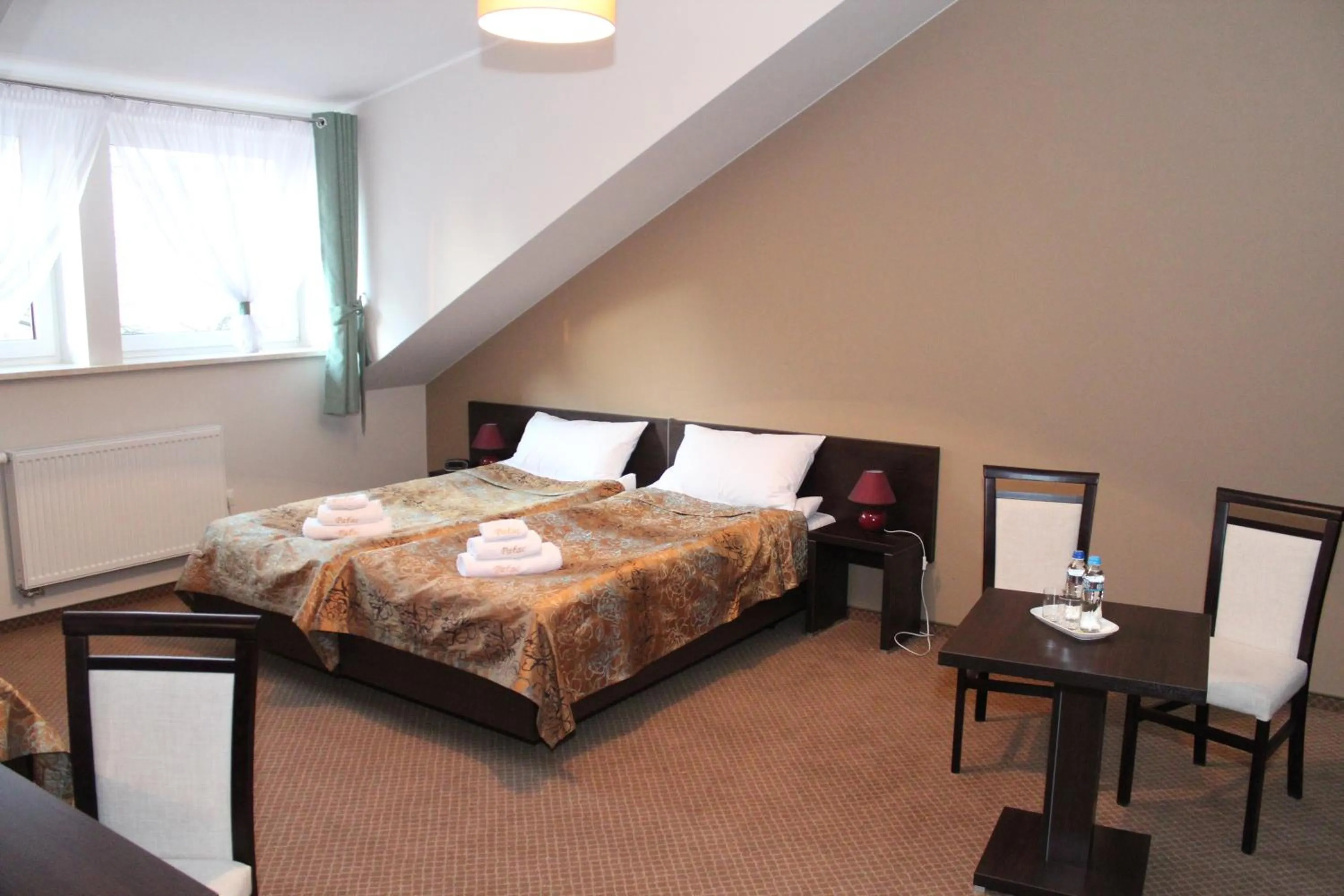 Photo of the whole room, Bed in Pałac Pawłowice