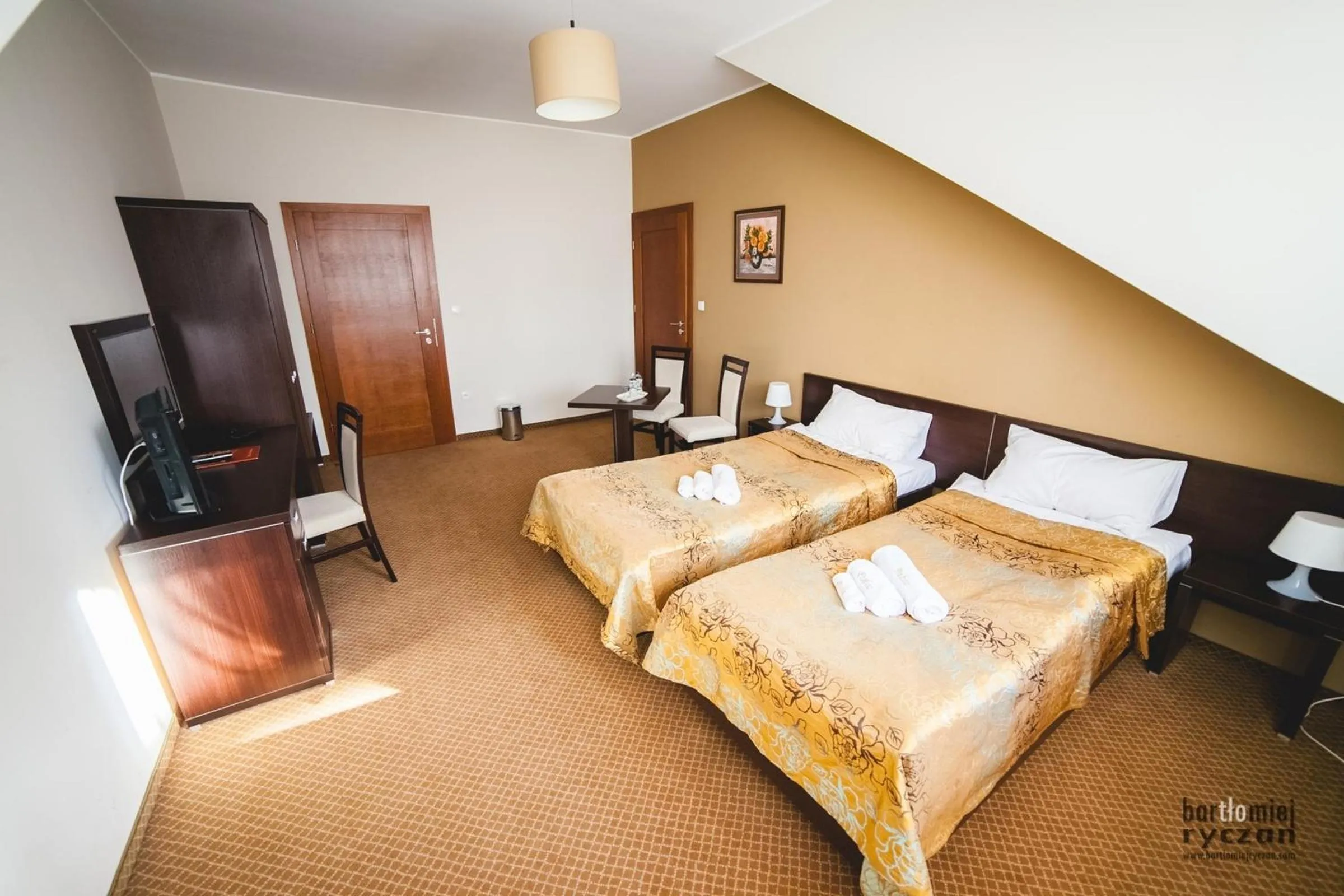 Photo of the whole room, Bed in Pałac Pawłowice