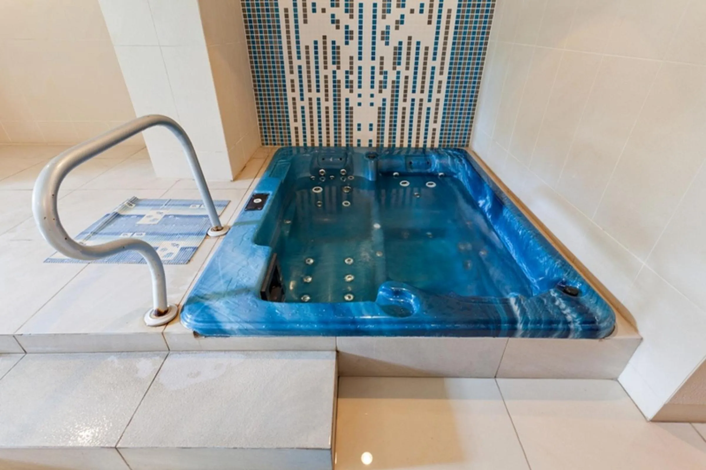 Hot Tub in Pałac Pawłowice