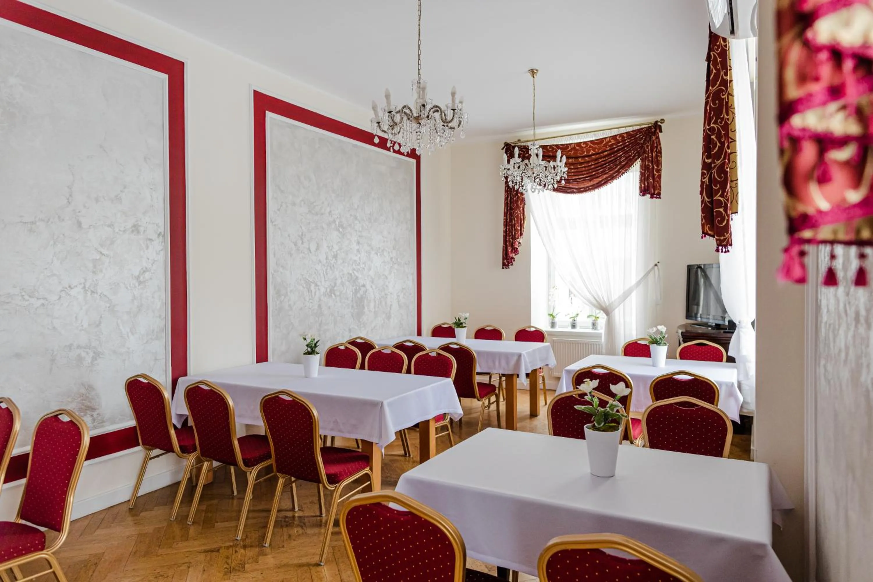 Communal lounge/ TV room in Pałac Pawłowice