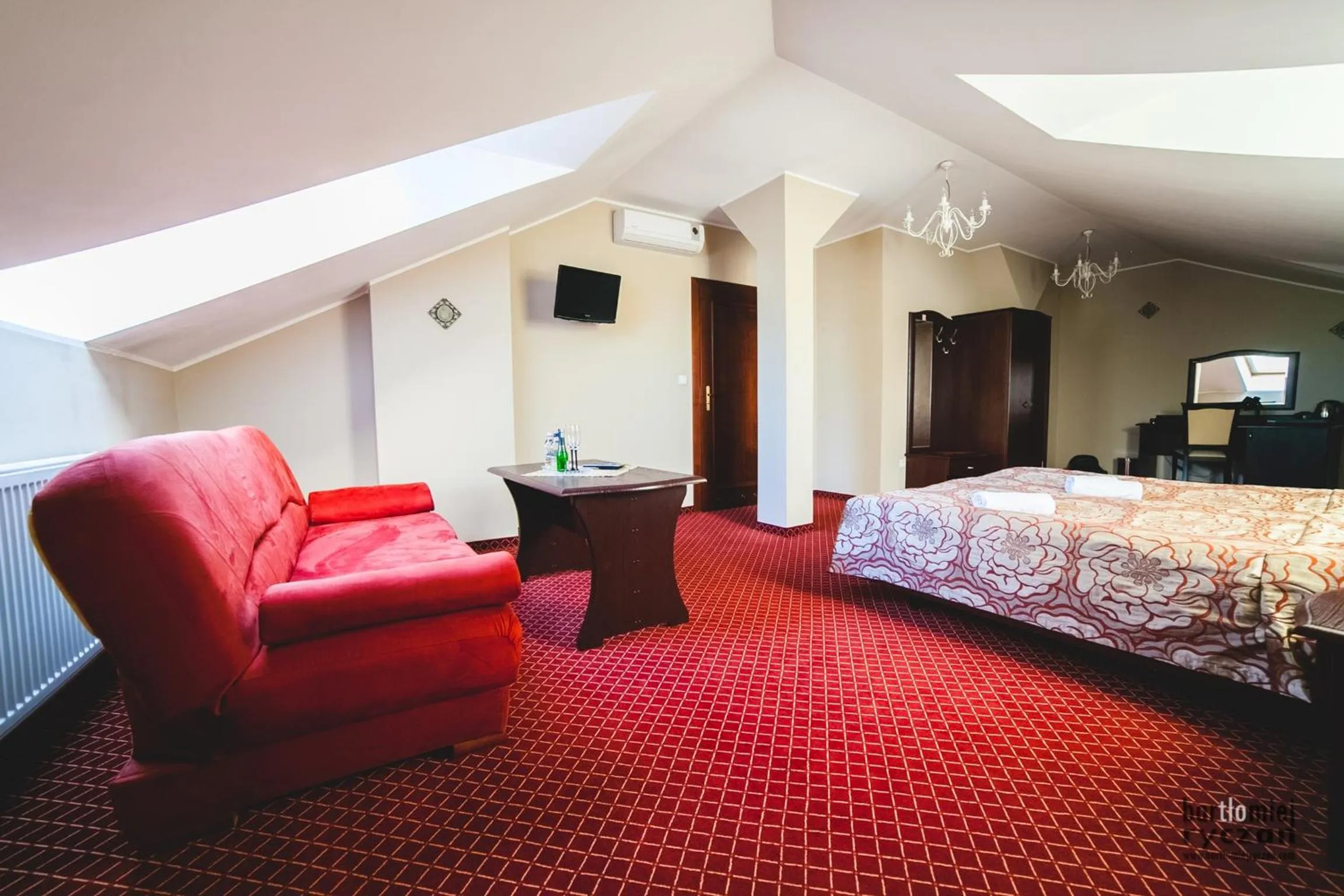 Photo of the whole room, Bed in Pałac Pawłowice