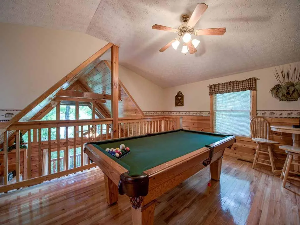 Cub’s Cove, 1 Bedroom, Near Downtown, View, Jetted Tub, WiFi, Sleeps 4