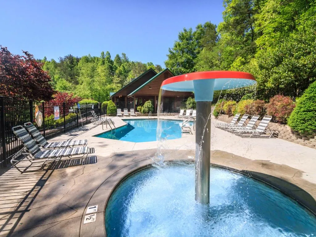Cub’s Cove, 1 Bedroom, Near Downtown, View, Jetted Tub, WiFi, Sleeps 4