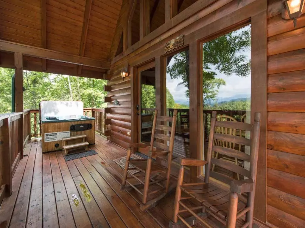 Cub’s Cove, 1 Bedroom, Near Downtown, View, Jetted Tub, WiFi, Sleeps 4