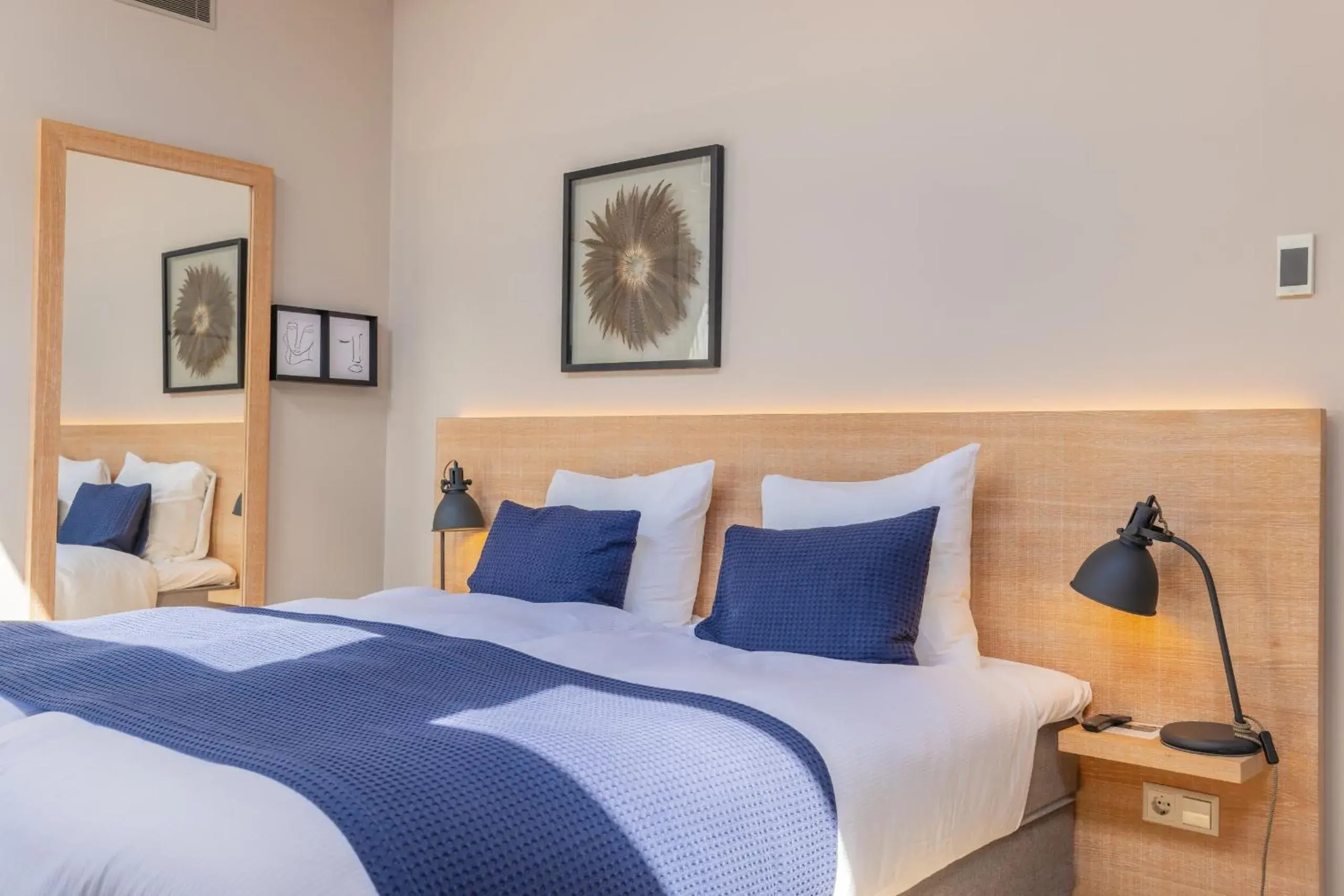 Deluxe Double or Twin Room in City Hotel Rembrandt Deluxe Double or Twin Room in City Hotel Rembrandt