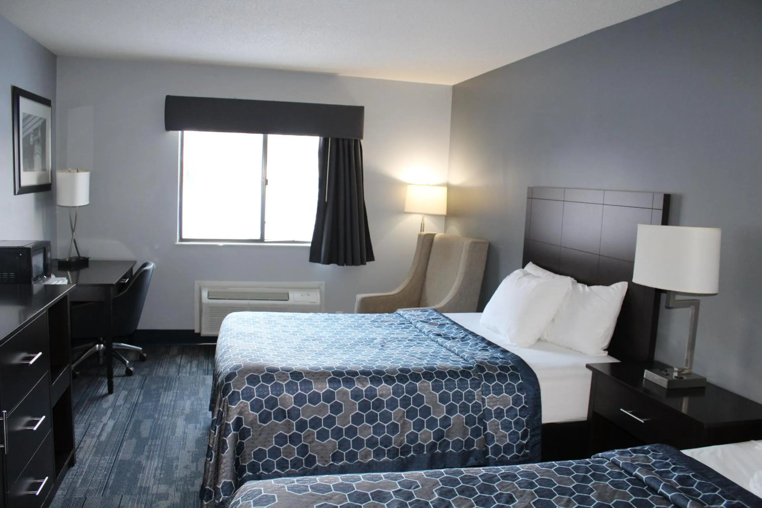 Photo of the whole room, Bed in American Inn and Suites Ionia