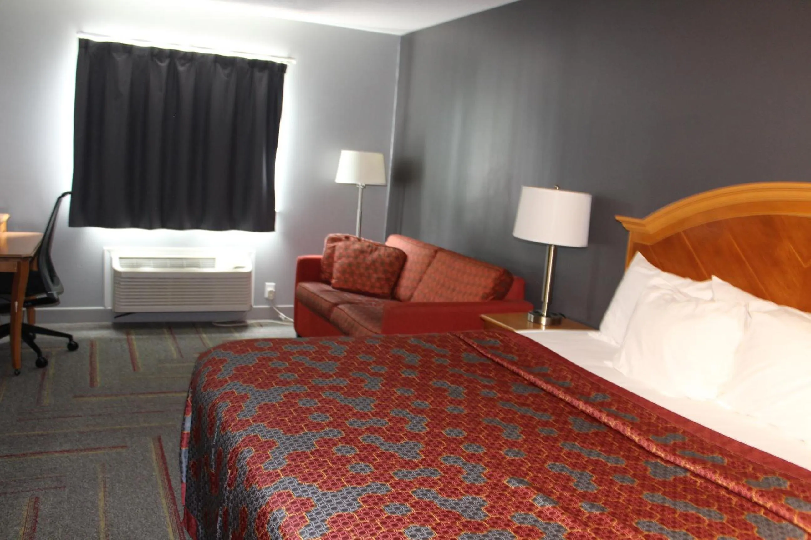 Bedroom, Bed in American Inn and Suites Ionia