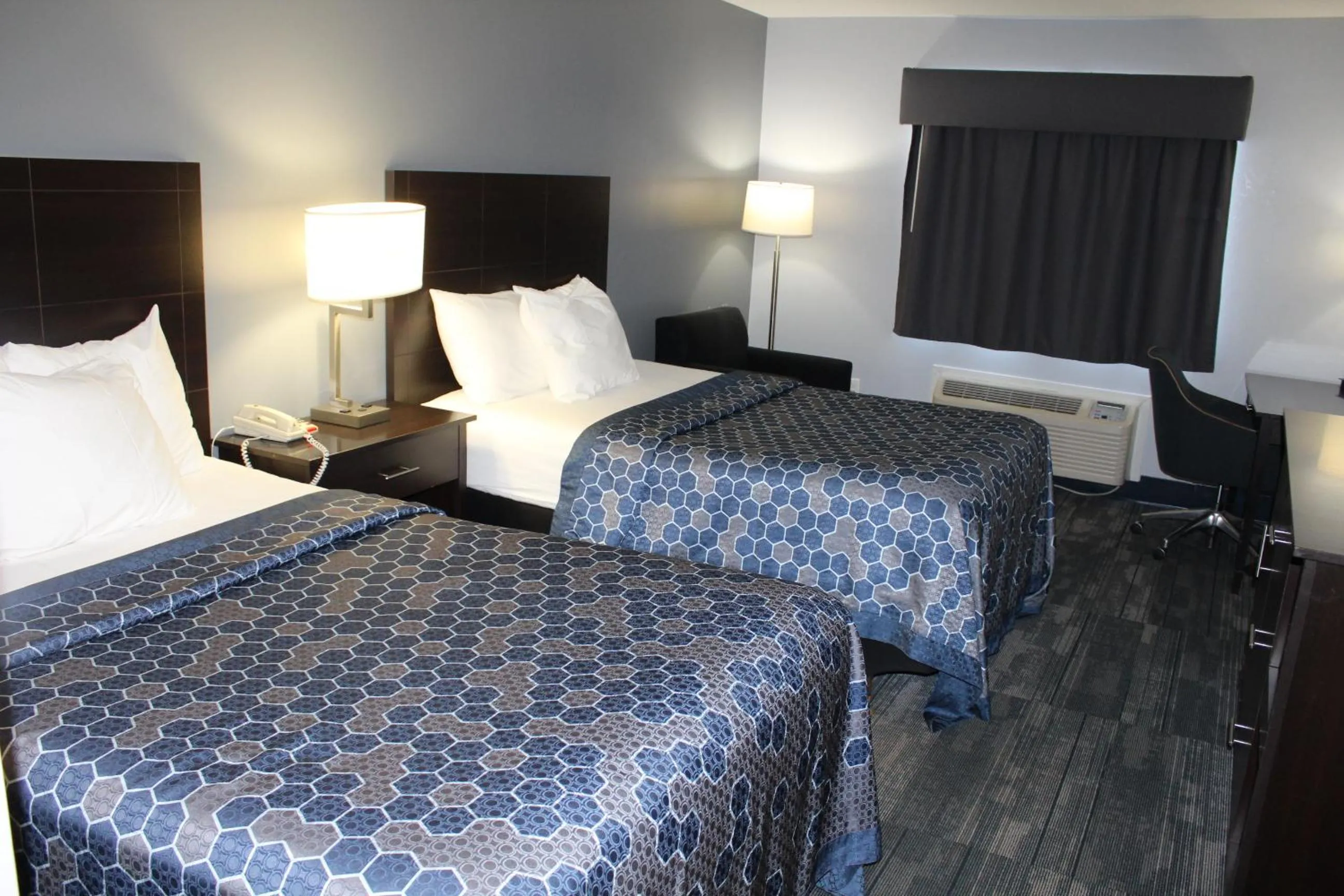 Photo of the whole room, Bed in American Inn and Suites Ionia