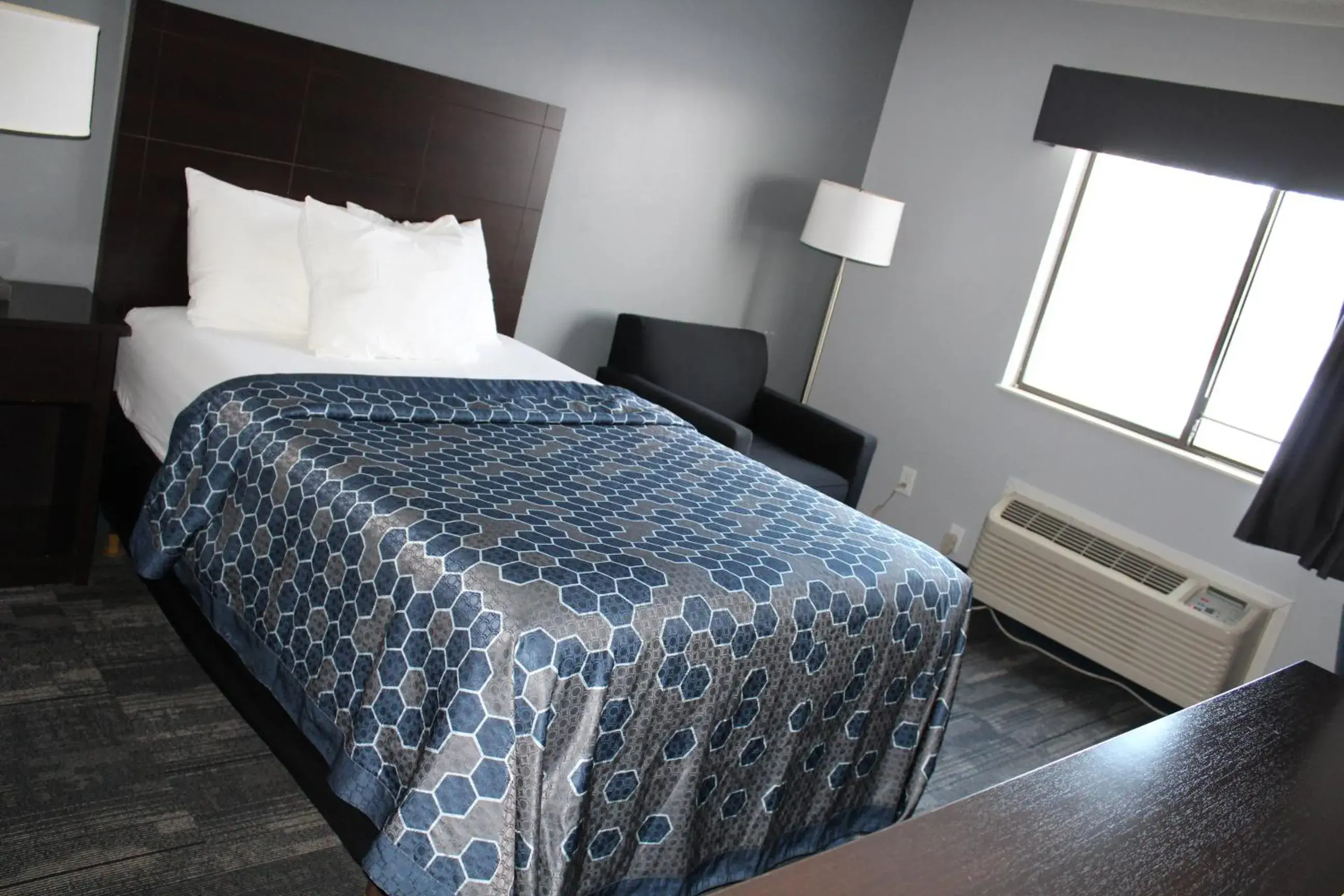 Bed in American Inn and Suites Ionia Bed in American Inn and Suites Ionia