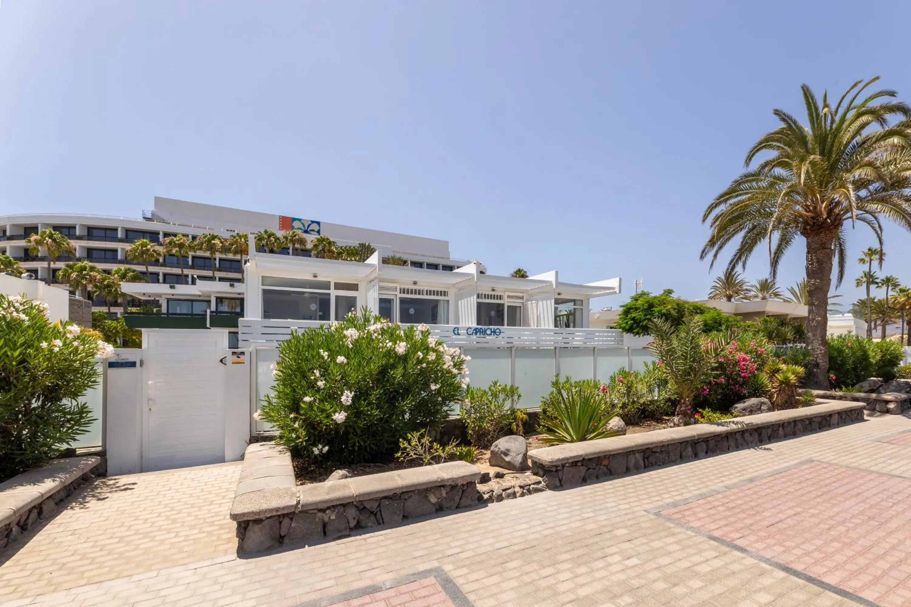 Property building in Apartamentos El Capricho