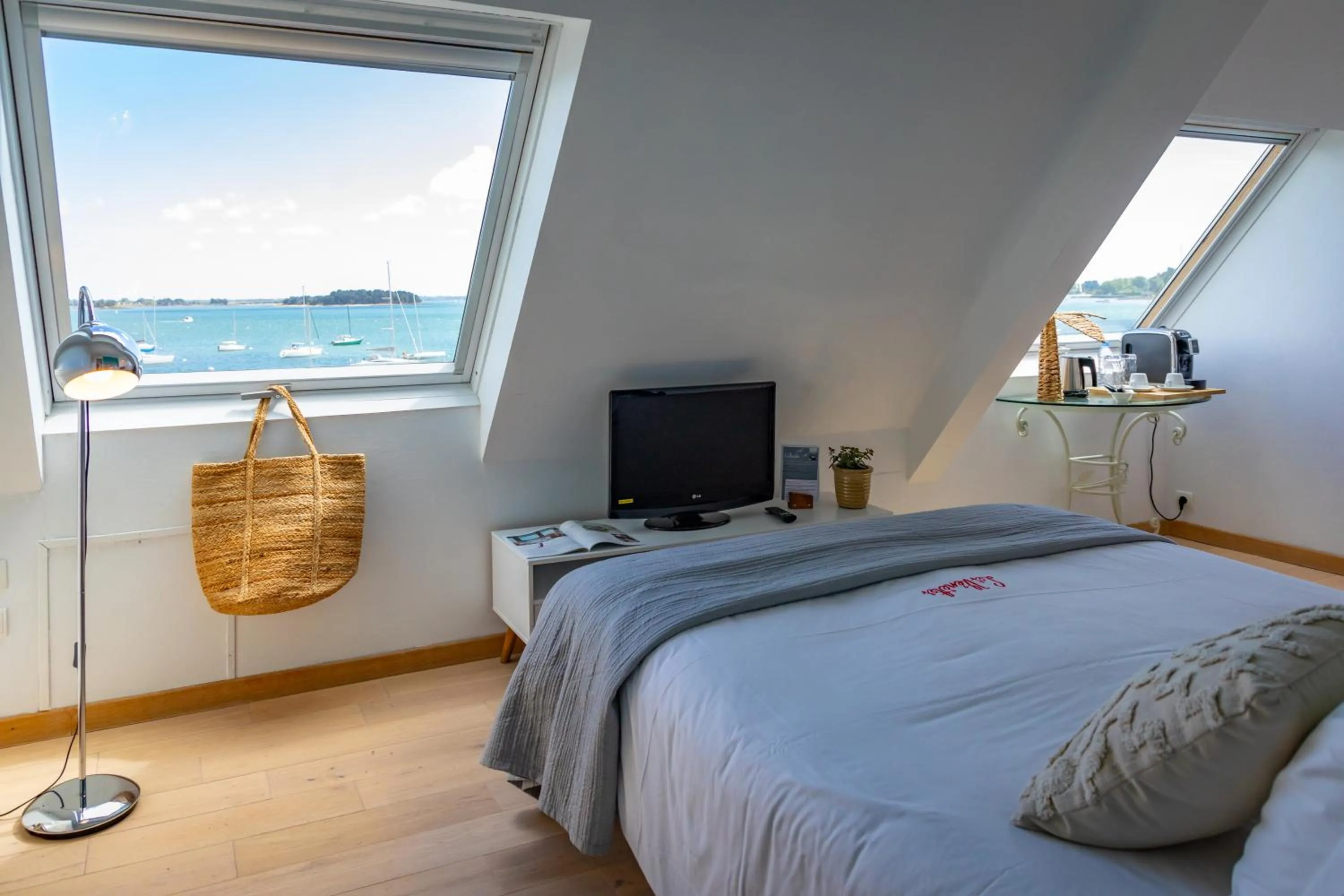 Sea view, Bed in Hotel Restaurant Les Venetes