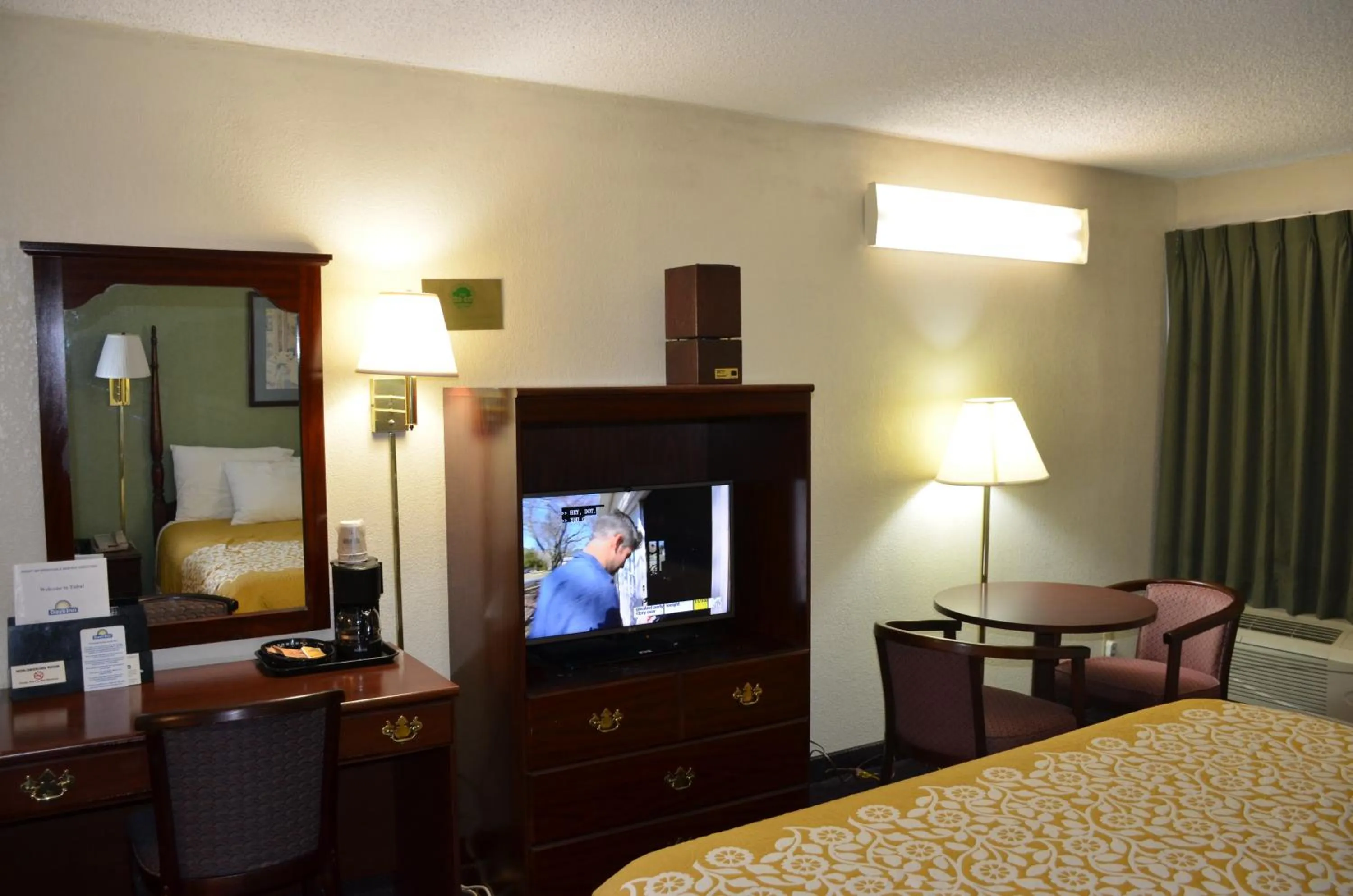 Bedroom, Bed in Days Inn by Wyndham Southern Hills/ORU