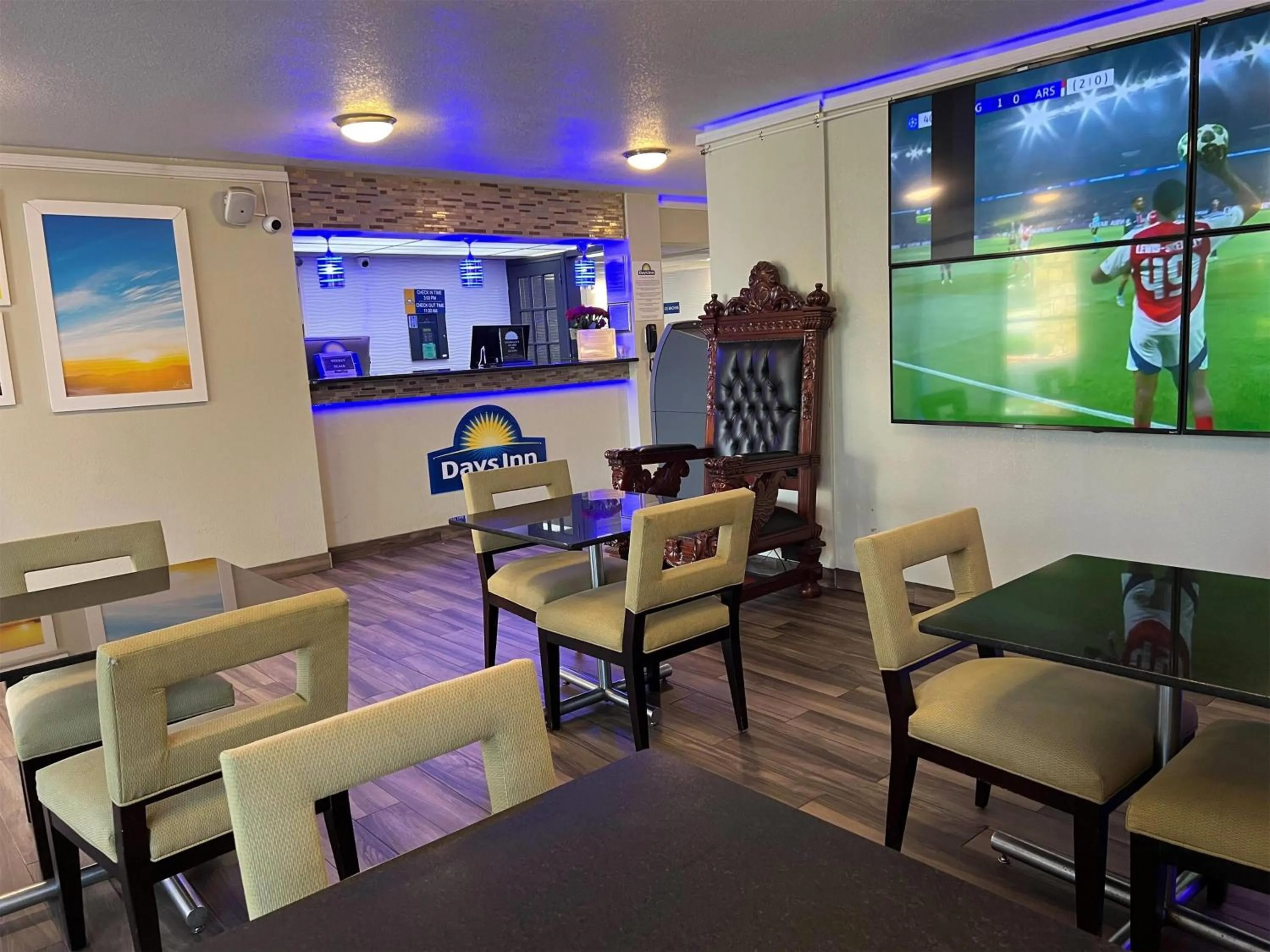 Lobby or reception in Days Inn by Wyndham Southern Hills/ORU