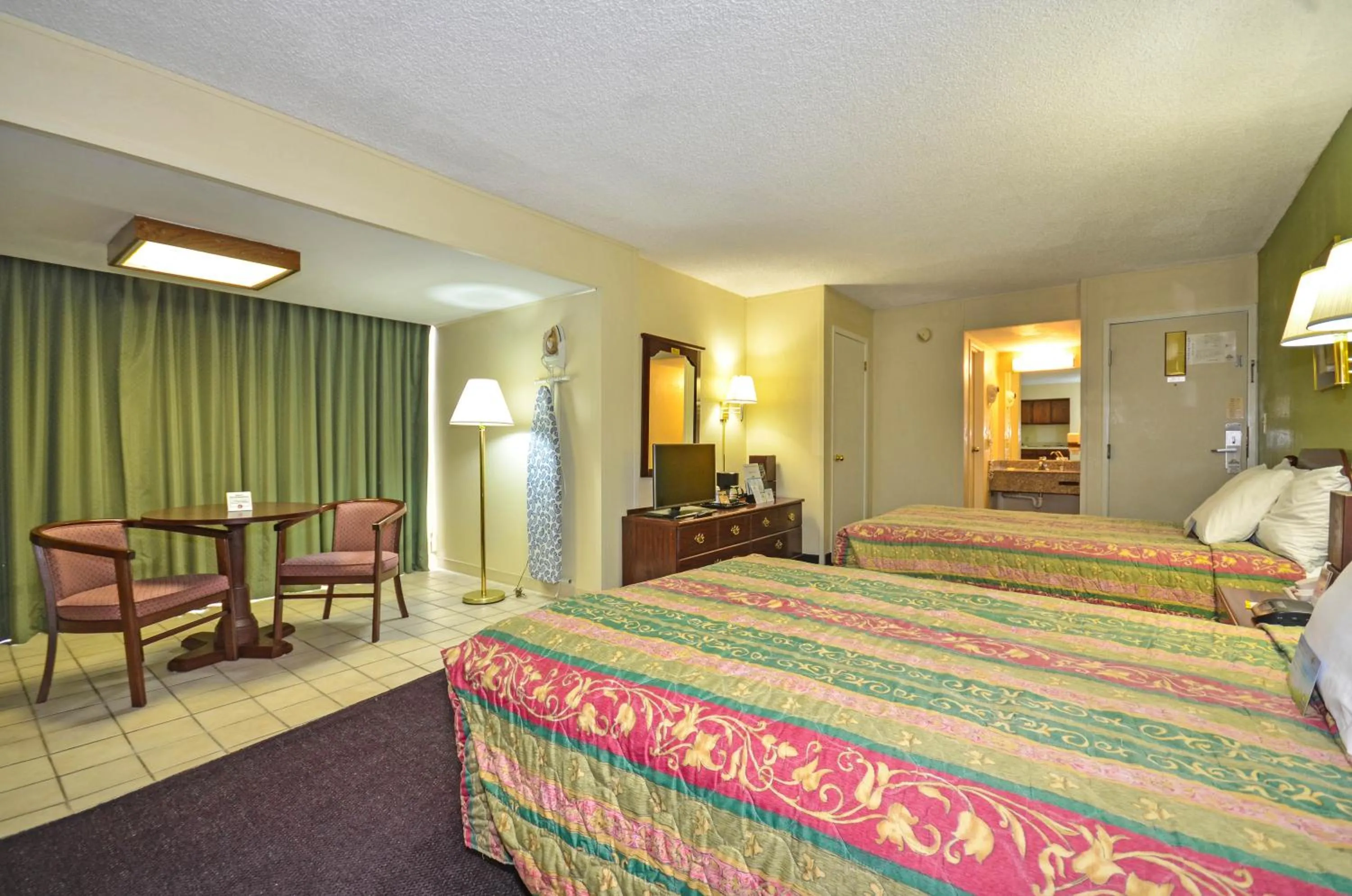 Photo of the whole room, Bed in Days Inn by Wyndham Southern Hills/ORU