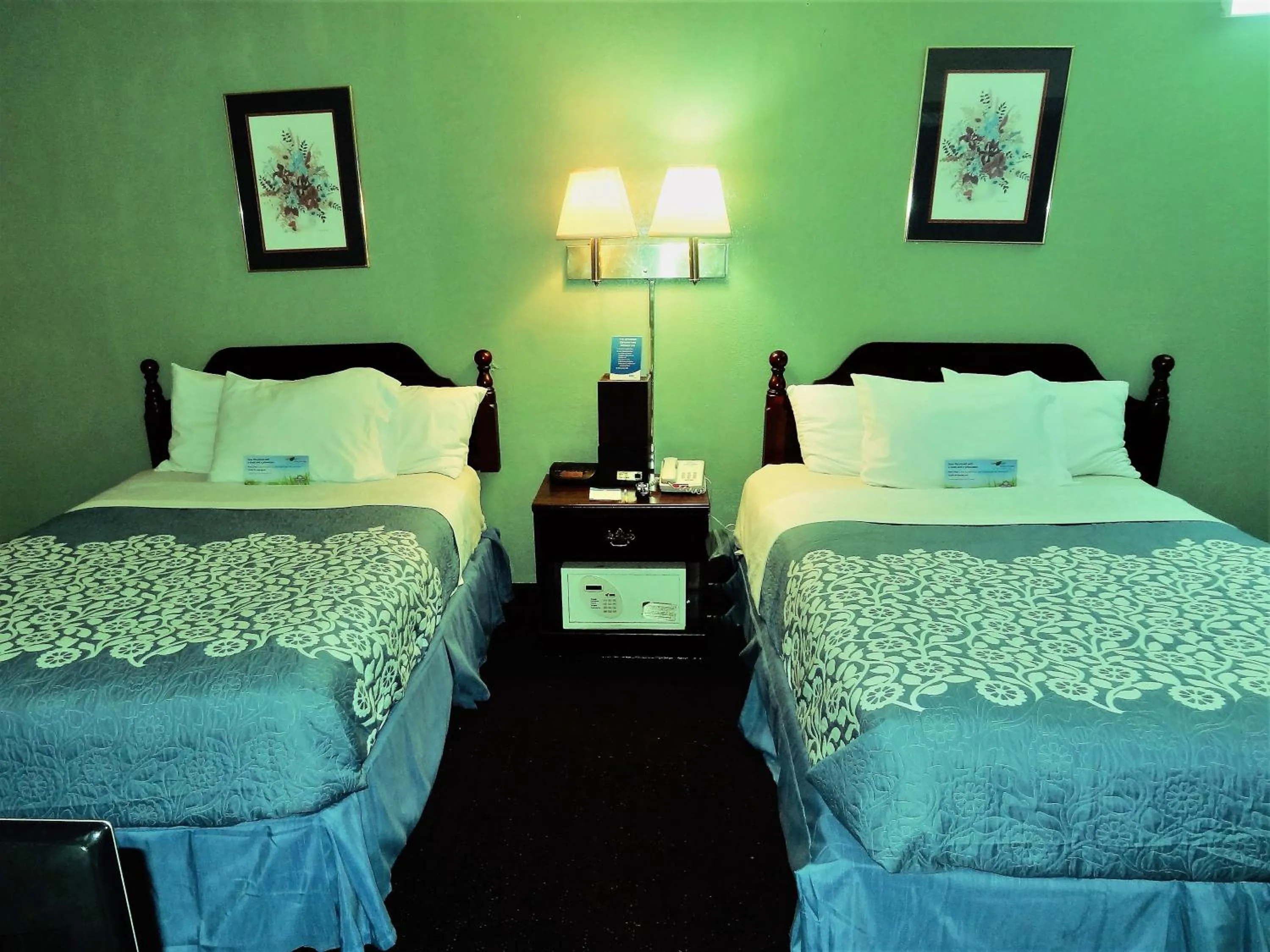 Bed in Days Inn by Wyndham Southern Hills/ORU