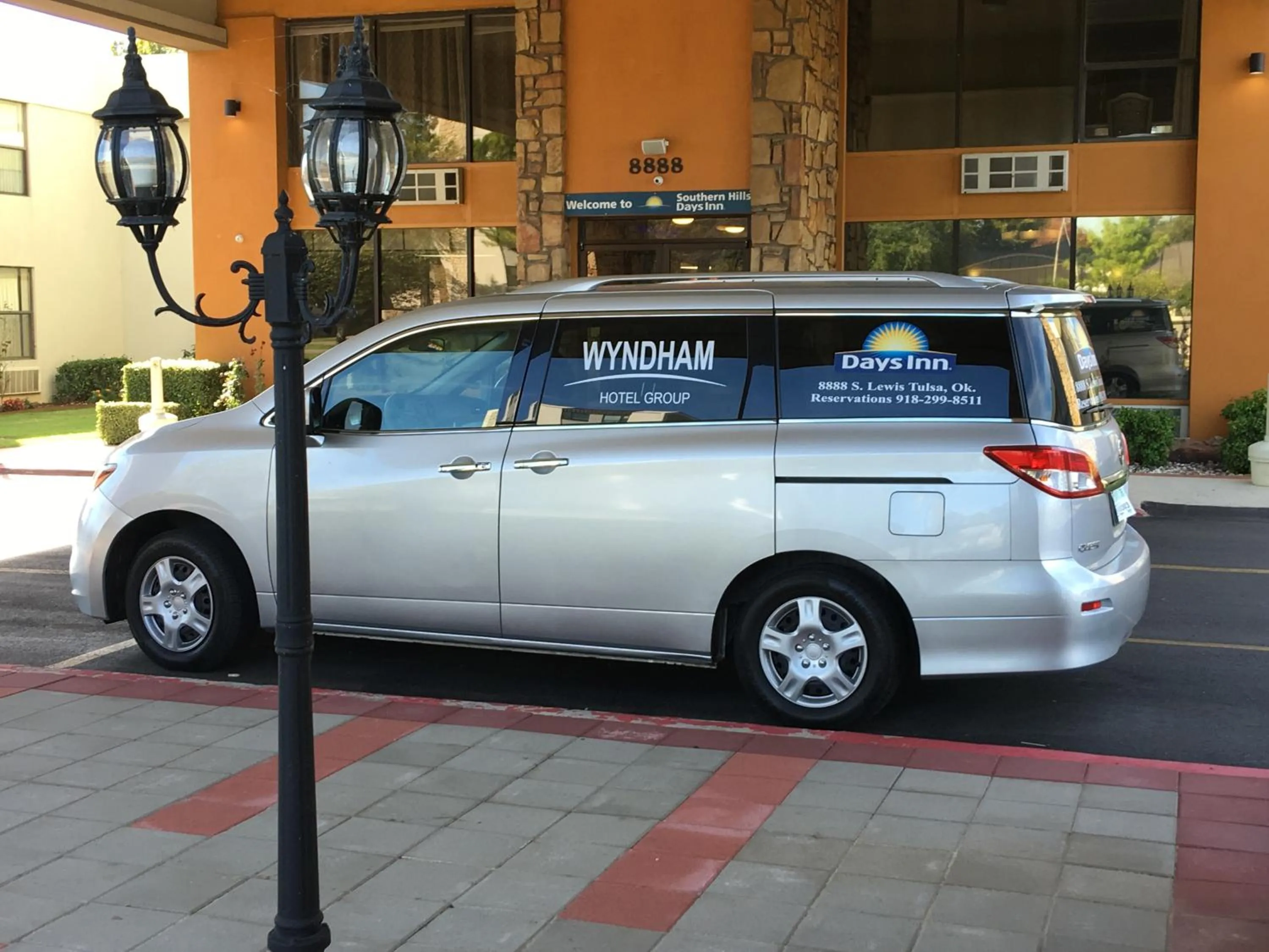 Days Inn by Wyndham Southern Hills/ORU