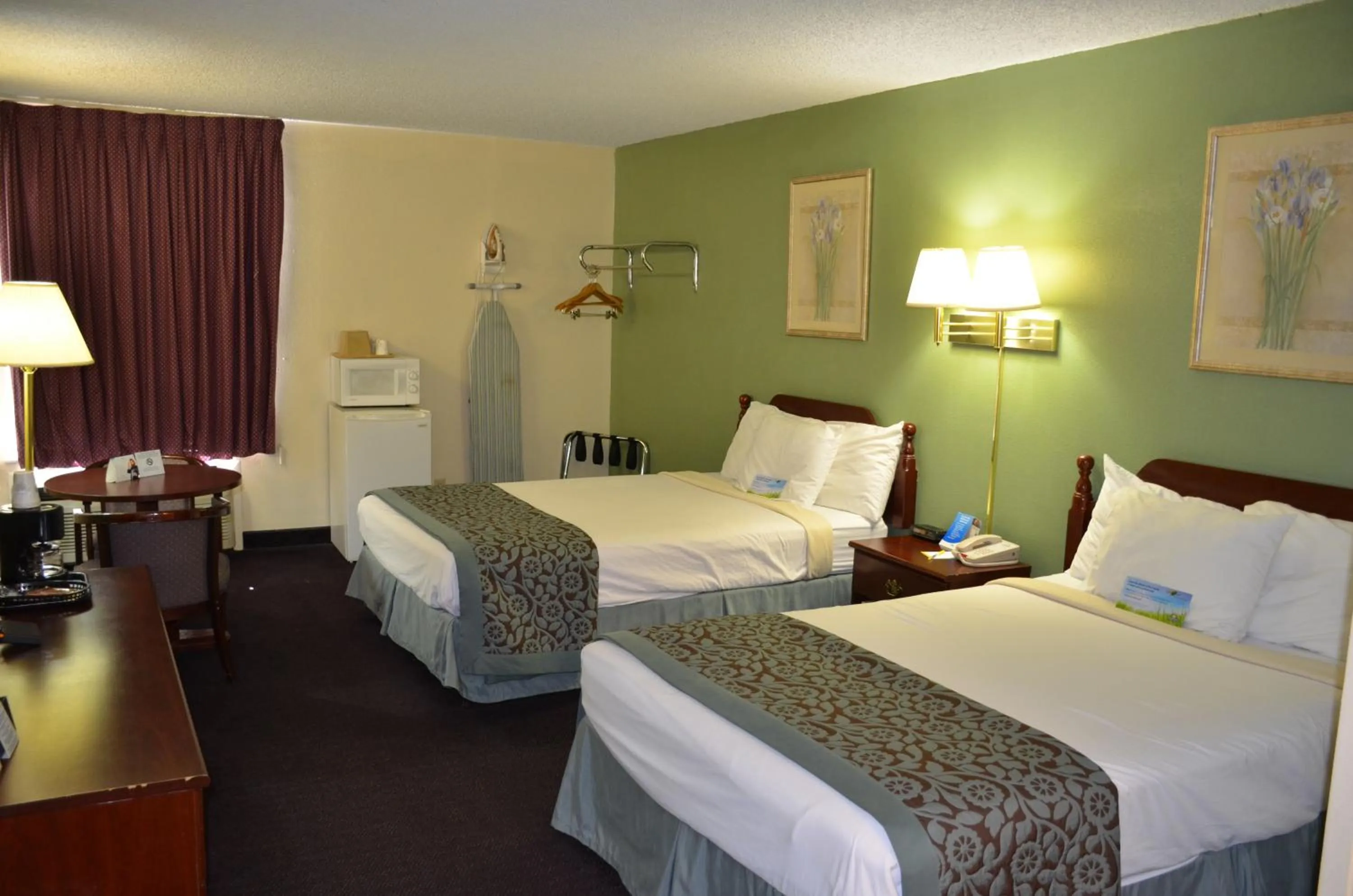 Bedroom, Bed in Days Inn by Wyndham Southern Hills/ORU