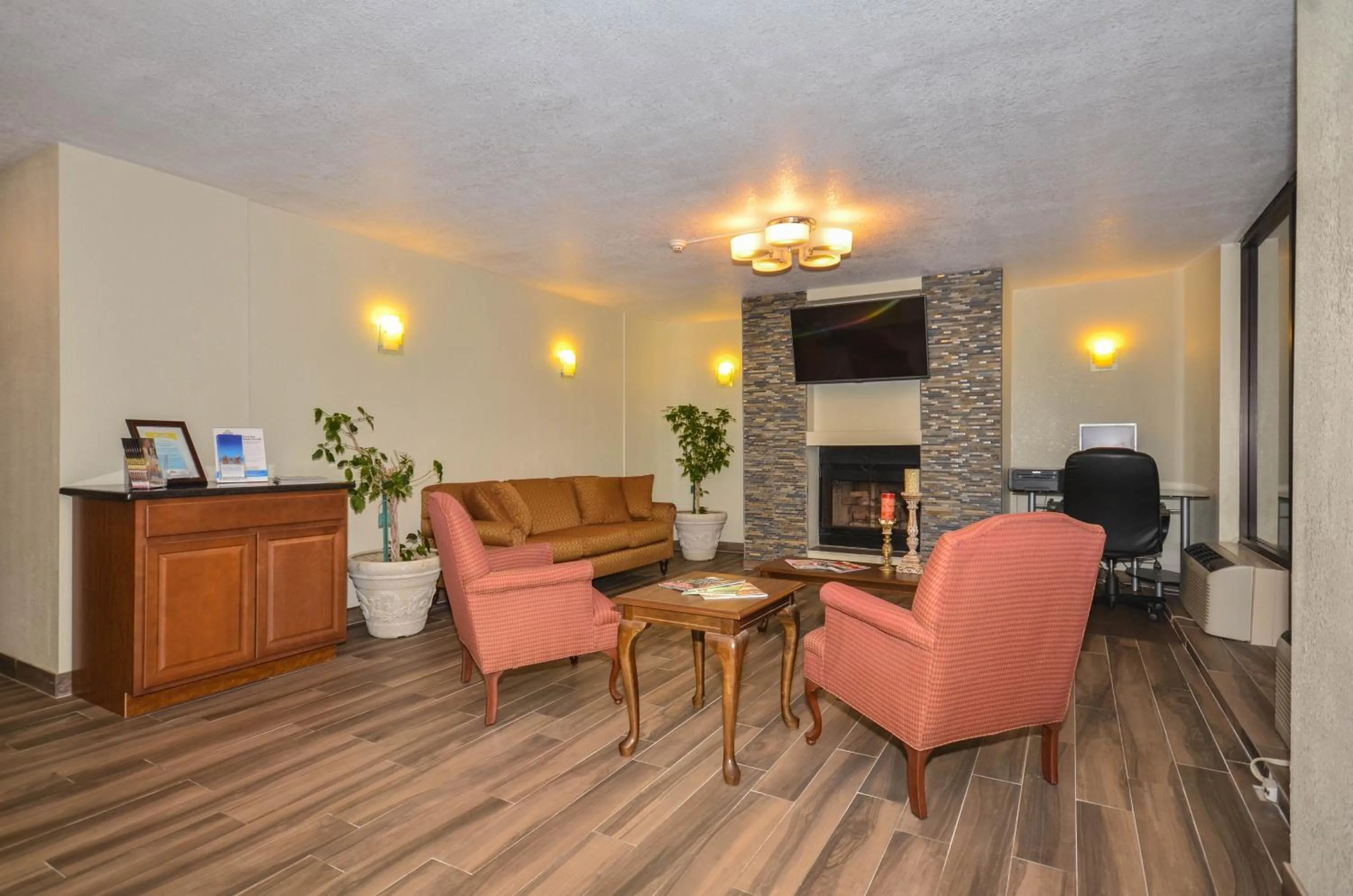 Lobby or reception in Days Inn by Wyndham Southern Hills/ORU