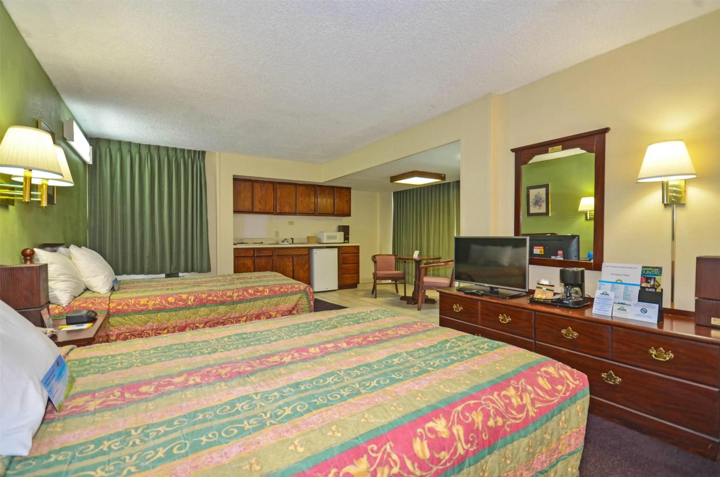 Photo of the whole room, Bed in Days Inn by Wyndham Southern Hills/ORU