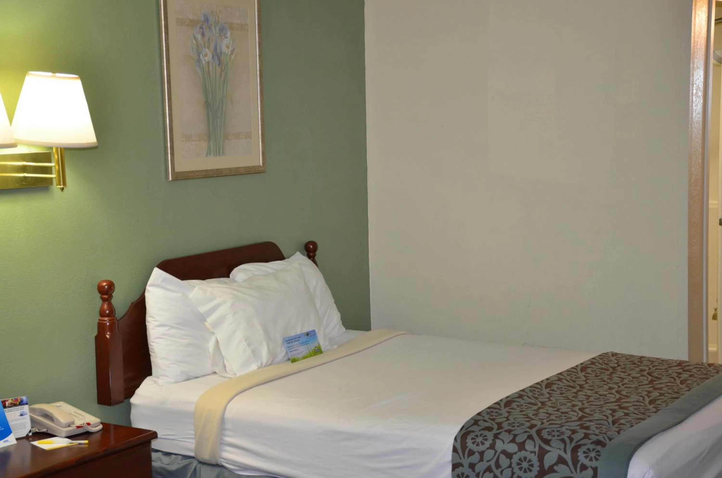 Bed in Days Inn by Wyndham Southern Hills/ORU