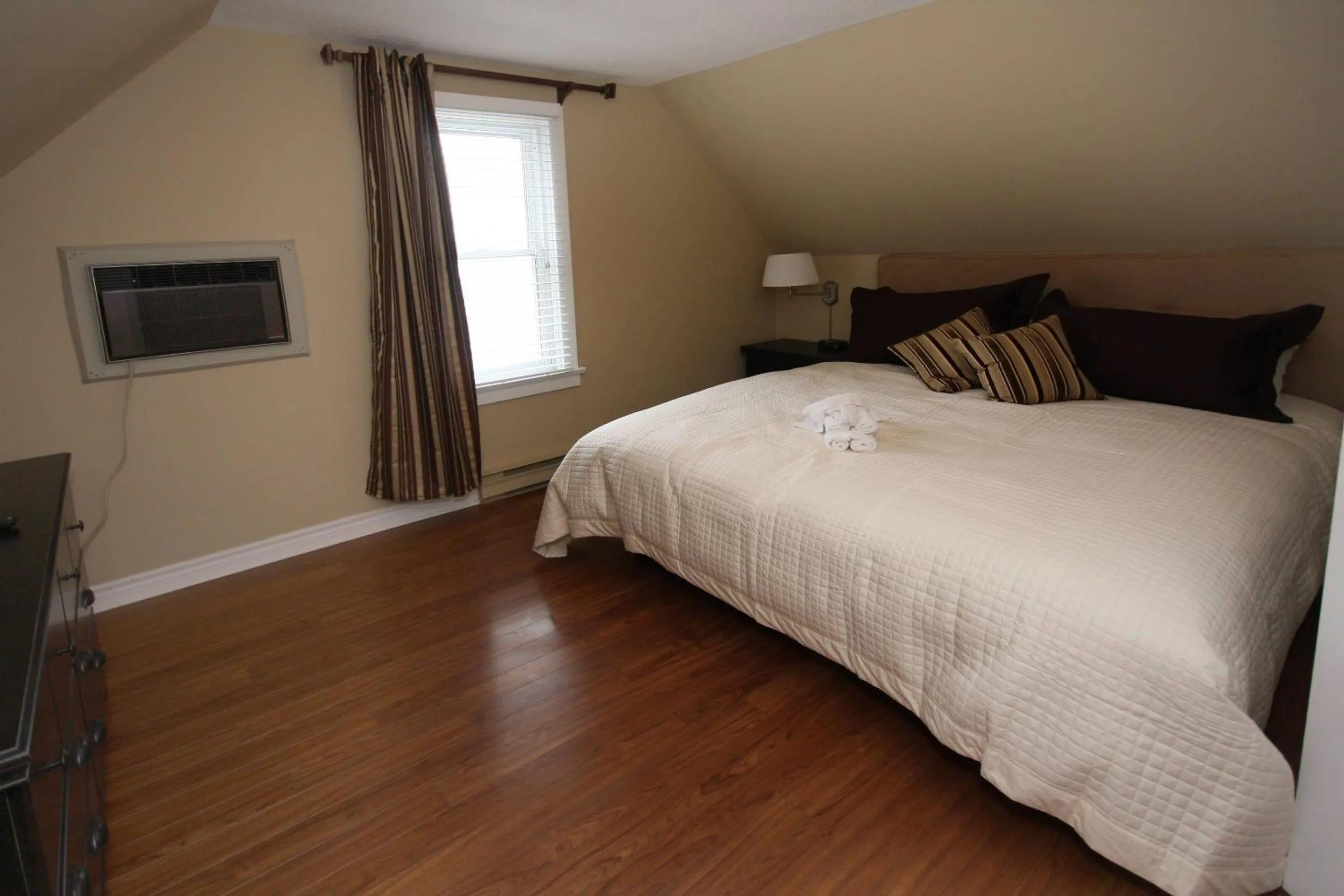 Bedroom, Bed in Bayview Wildwood Resort, an Ascend Collection Resort