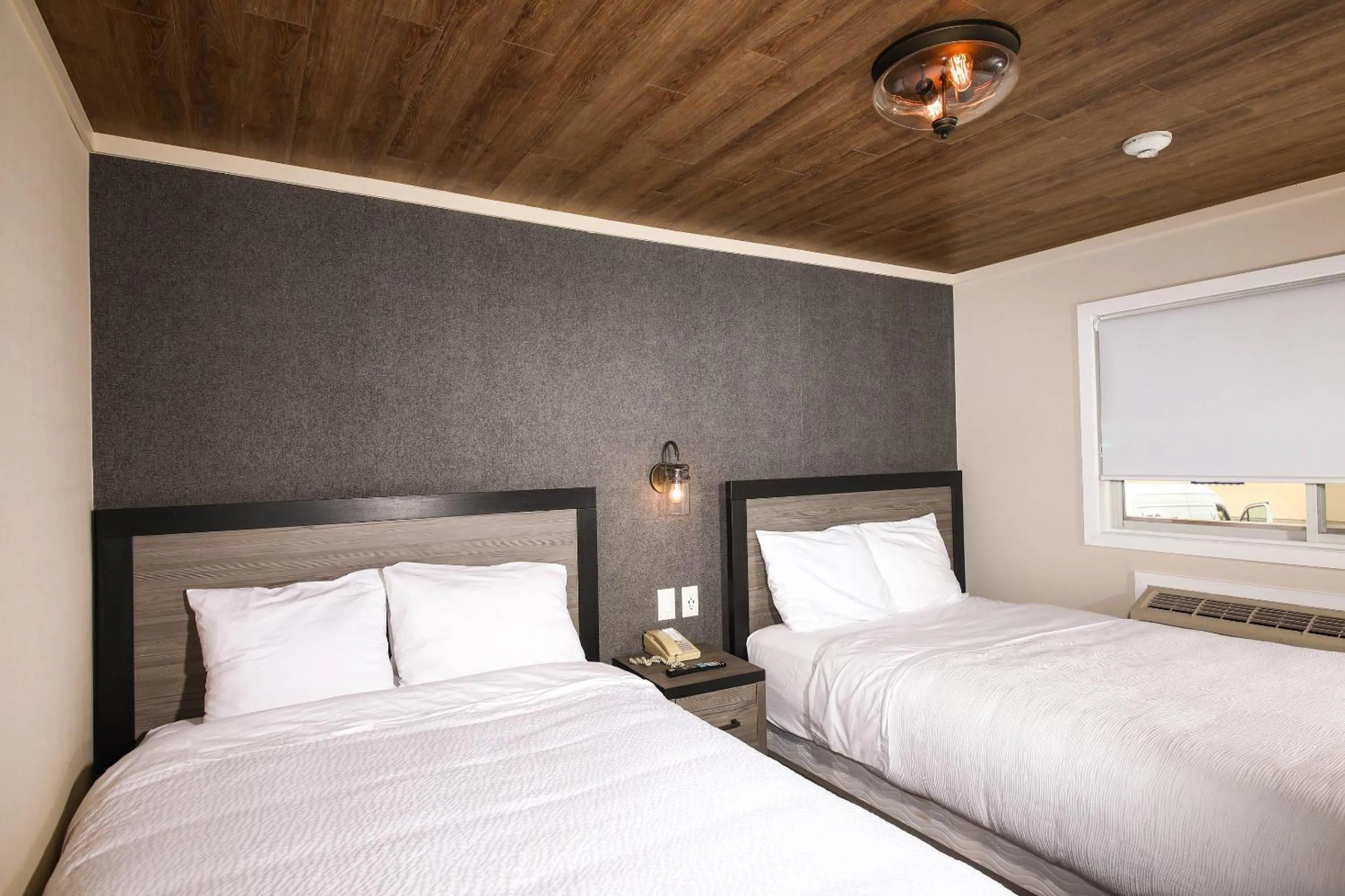 Bedroom, Bed in Bayview Wildwood Resort, an Ascend Collection Resort