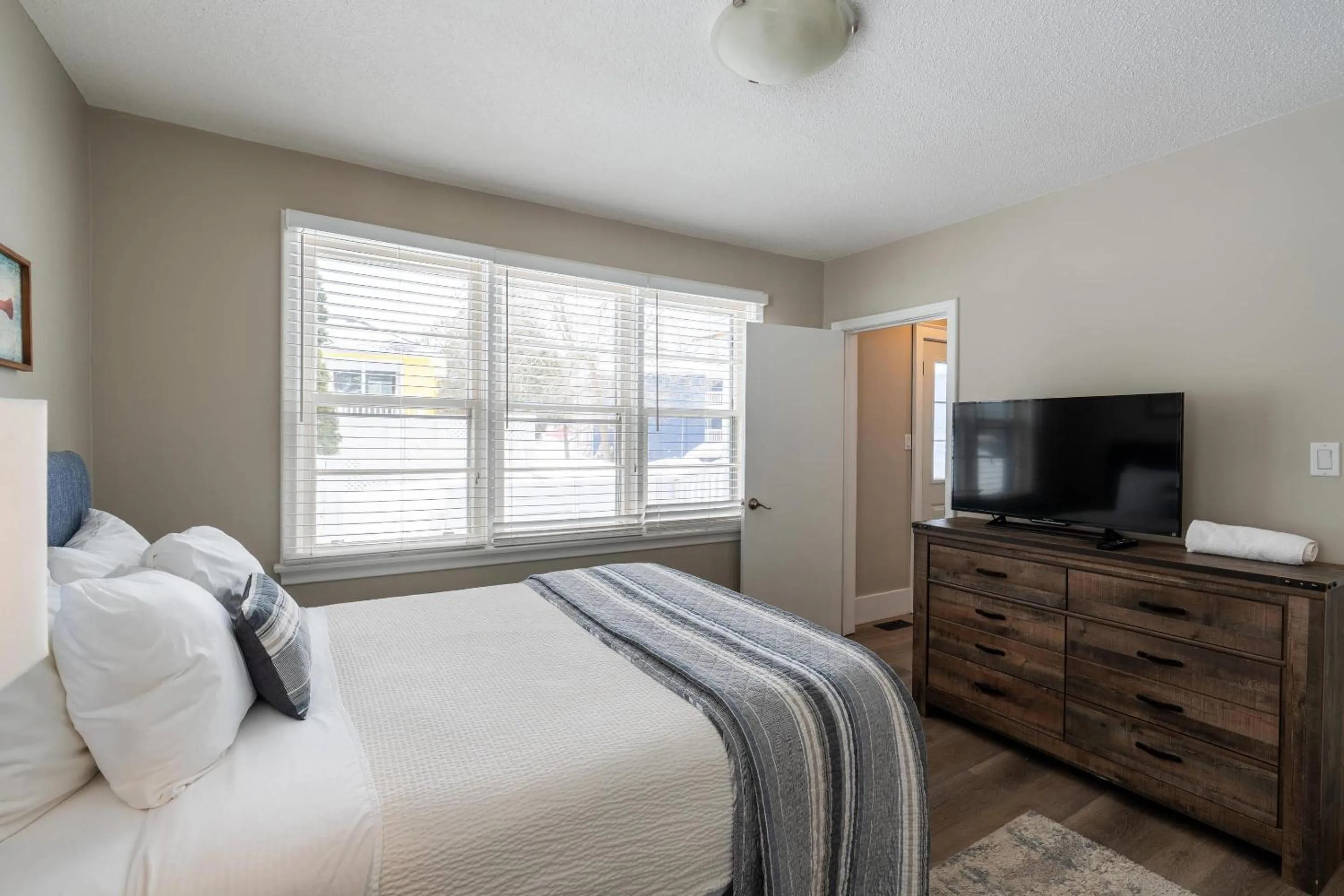 Bedroom, Bed in Bayview Wildwood Resort, an Ascend Collection Resort