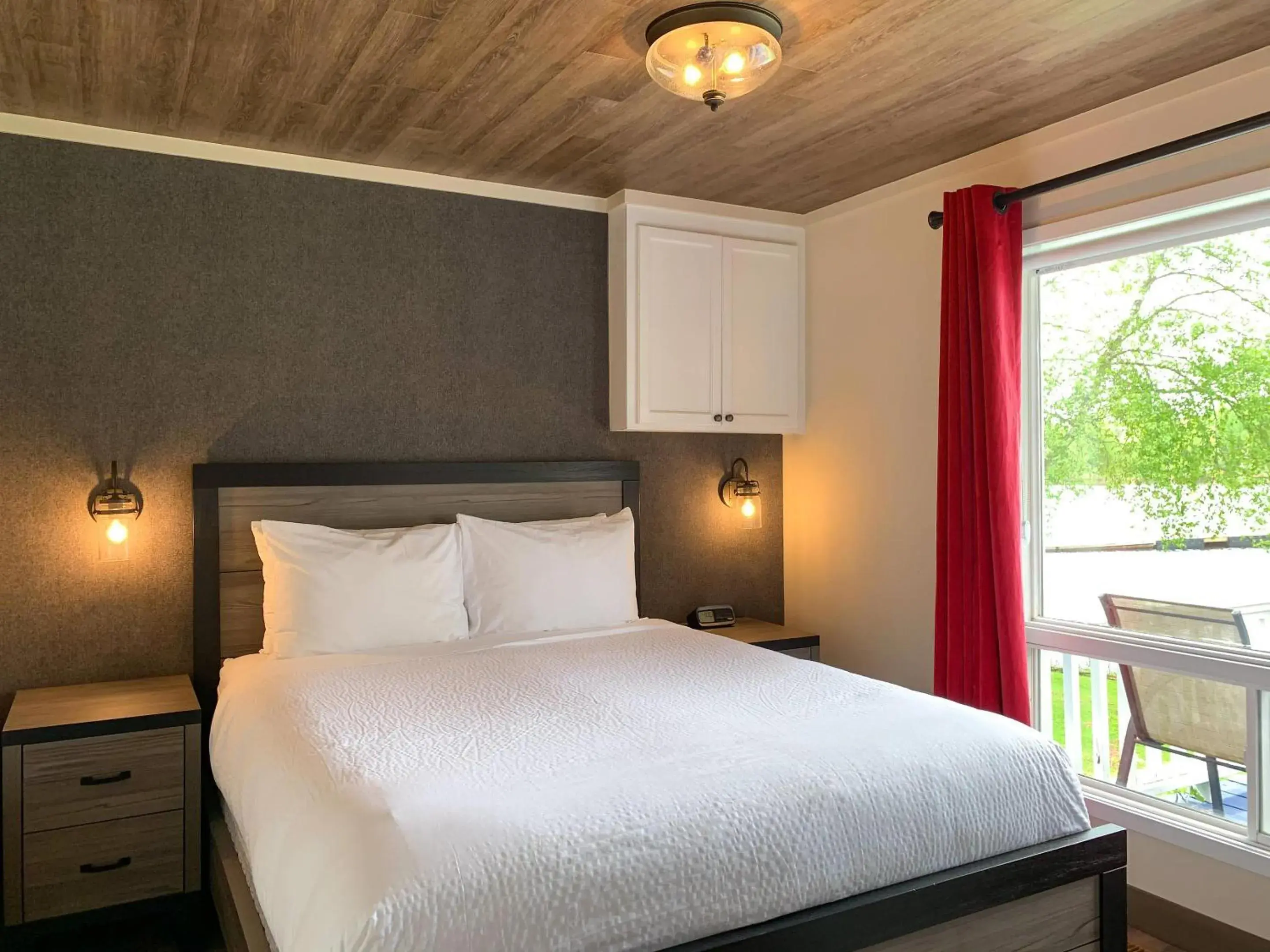 Bedroom, Bed in Bayview Wildwood Resort, an Ascend Collection Resort Bedroom, Bed in Bayview Wildwood Resort, an Ascend Collection Resort