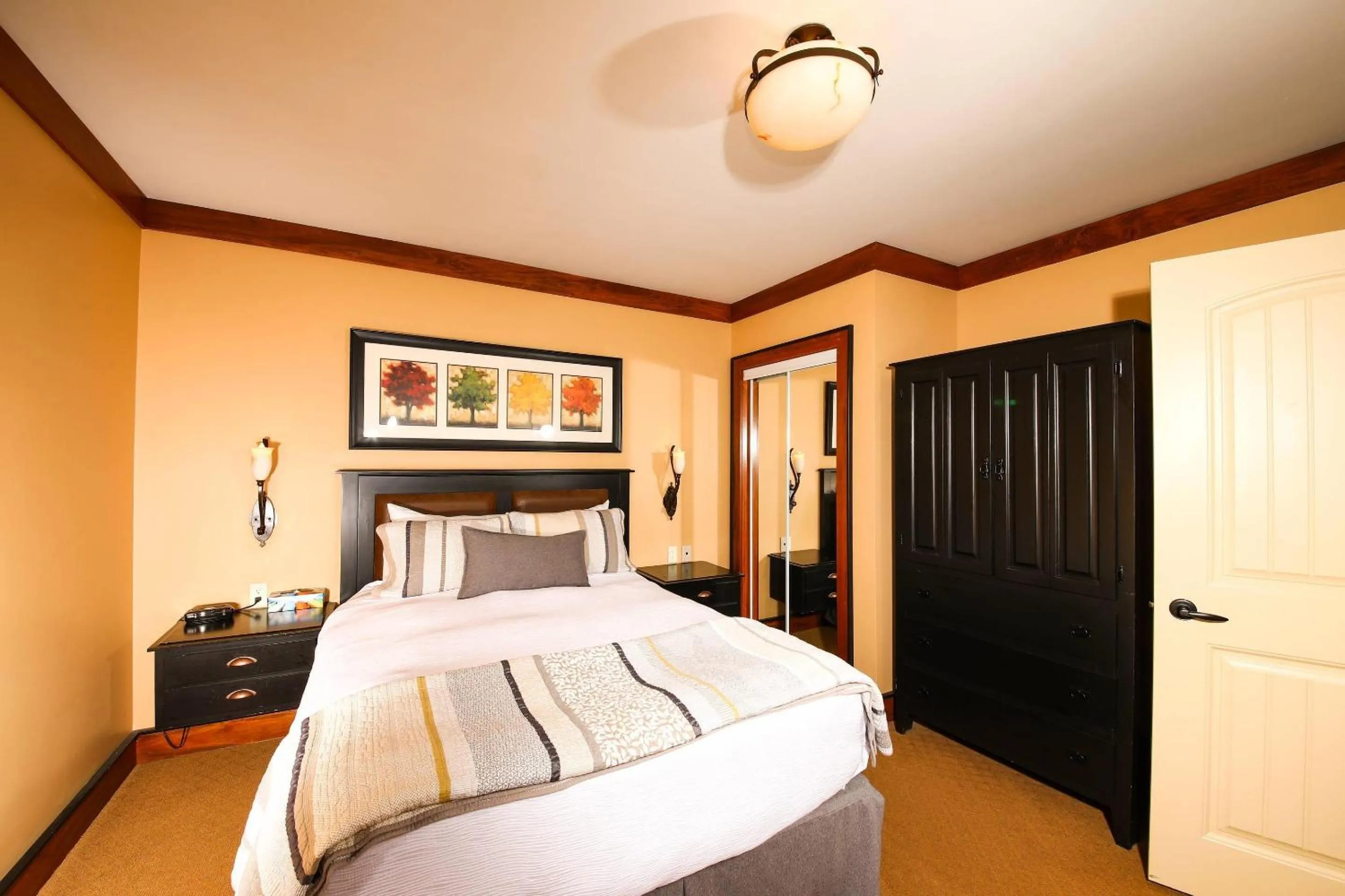 Bedroom, Bed in Bayview Wildwood Resort, an Ascend Collection Resort