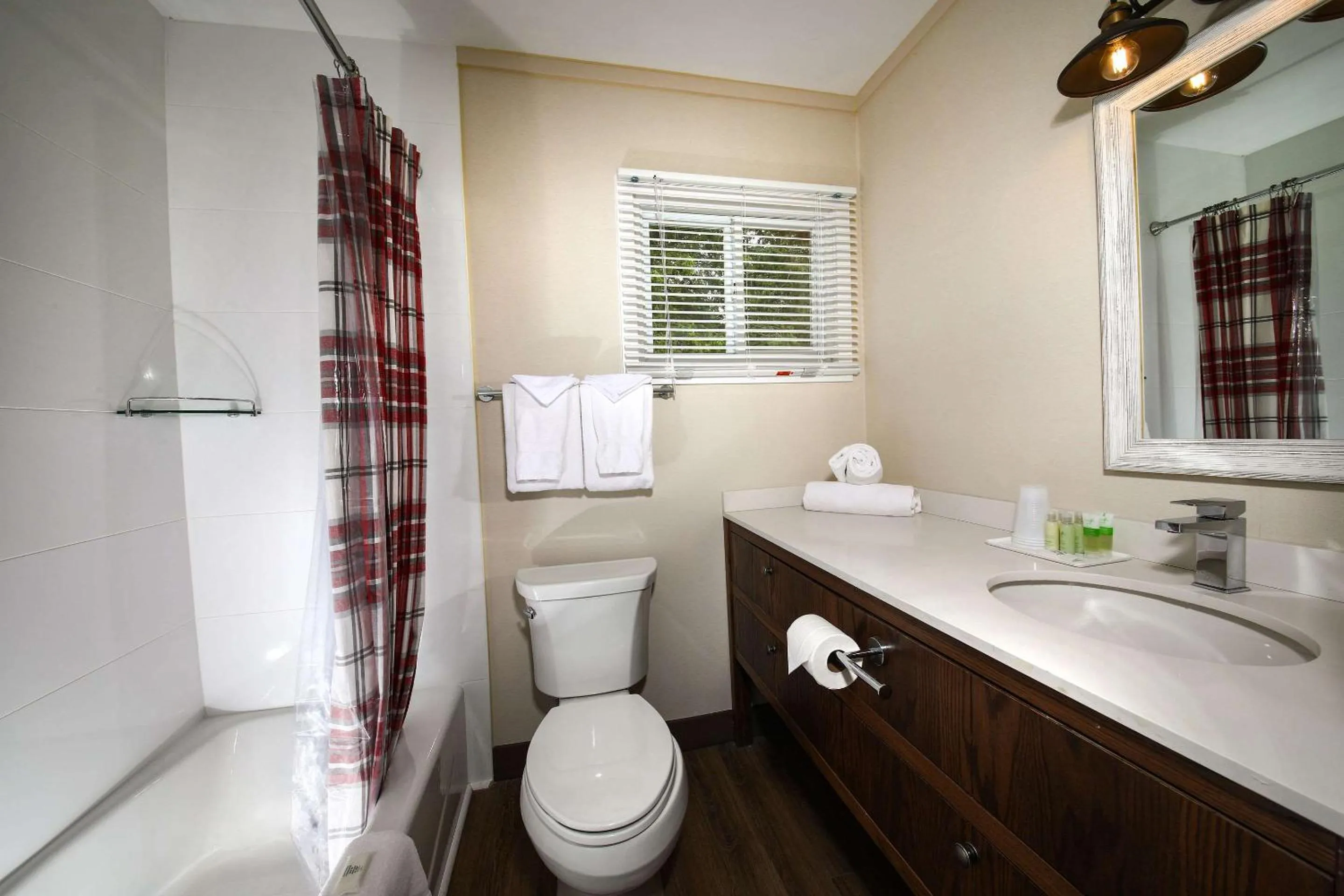 Bedroom in Bayview Wildwood Resort, an Ascend Collection Resort