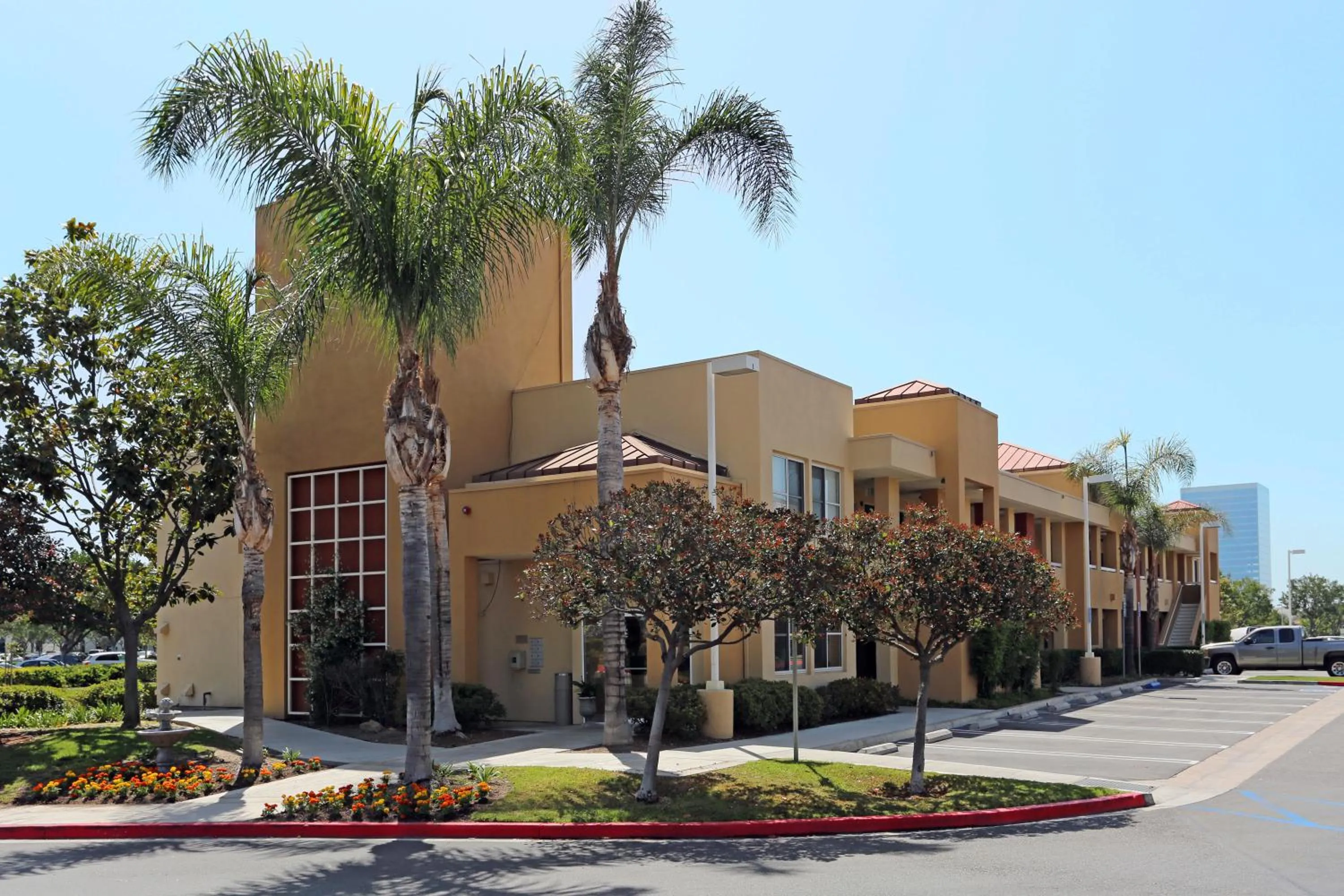 Property building in Extended Stay America Suites - Orange County - Irvine Spectrum