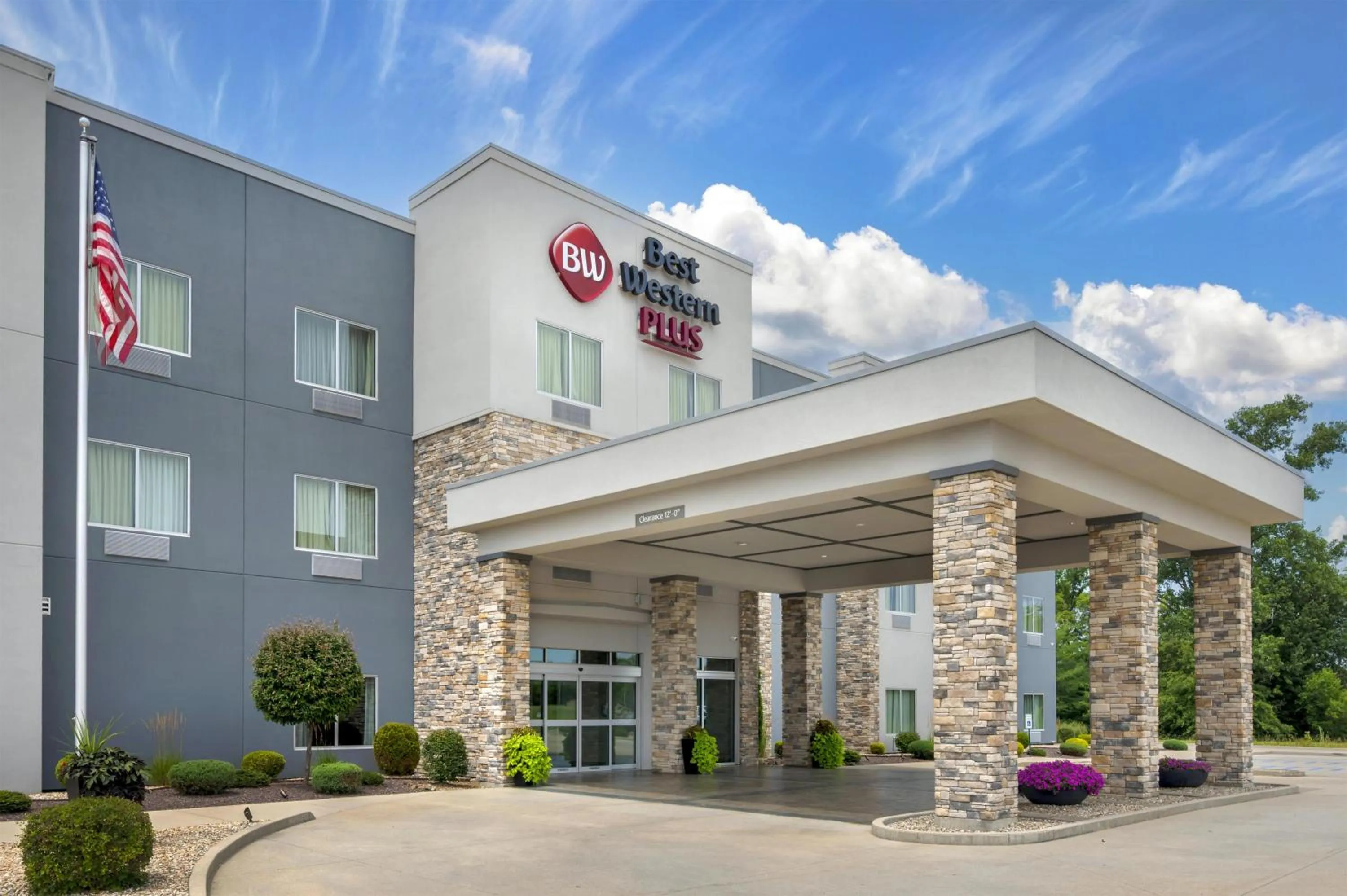 Property building in Best Western Plus Parkside Inn & Suites