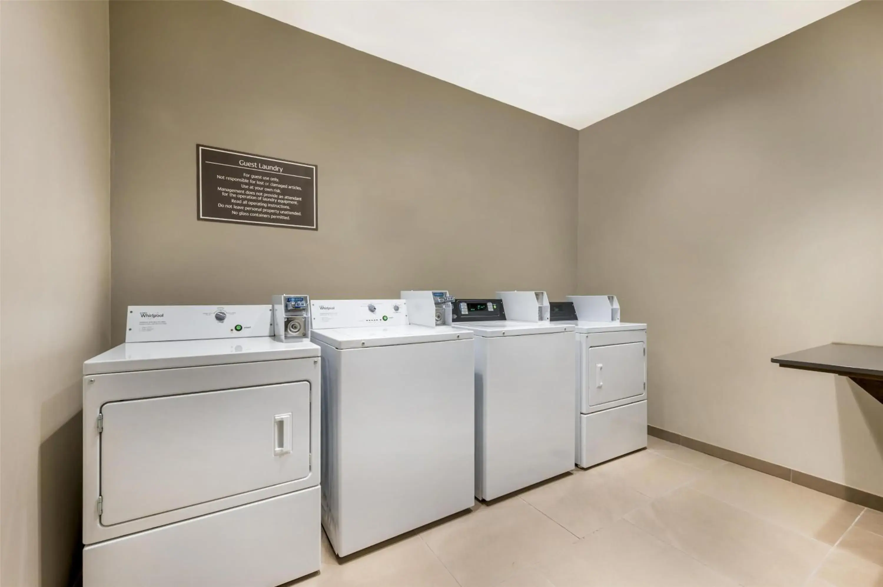 Property building in Best Western Plus Parkside Inn & Suites Property building in Best Western Plus Parkside Inn & Suites