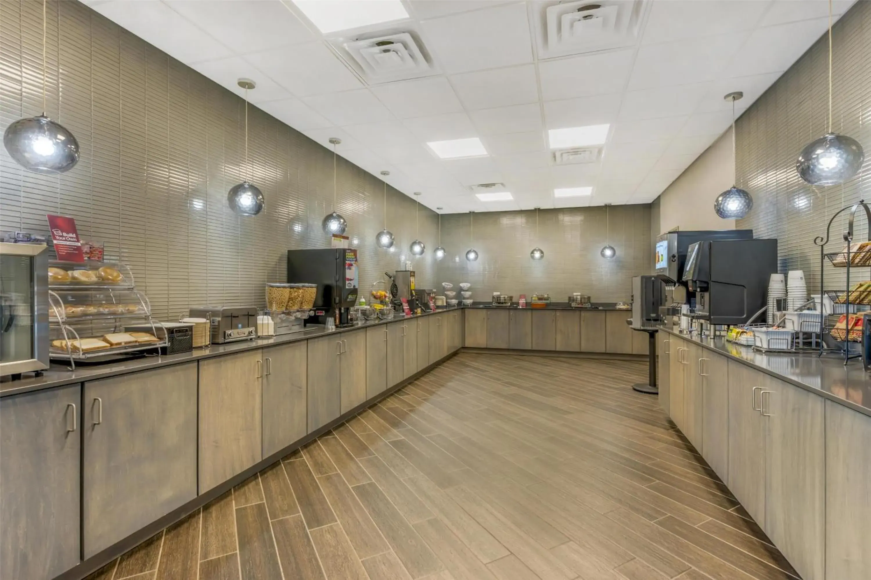 Breakfast in Best Western Plus Parkside Inn & Suites Breakfast in Best Western Plus Parkside Inn & Suites