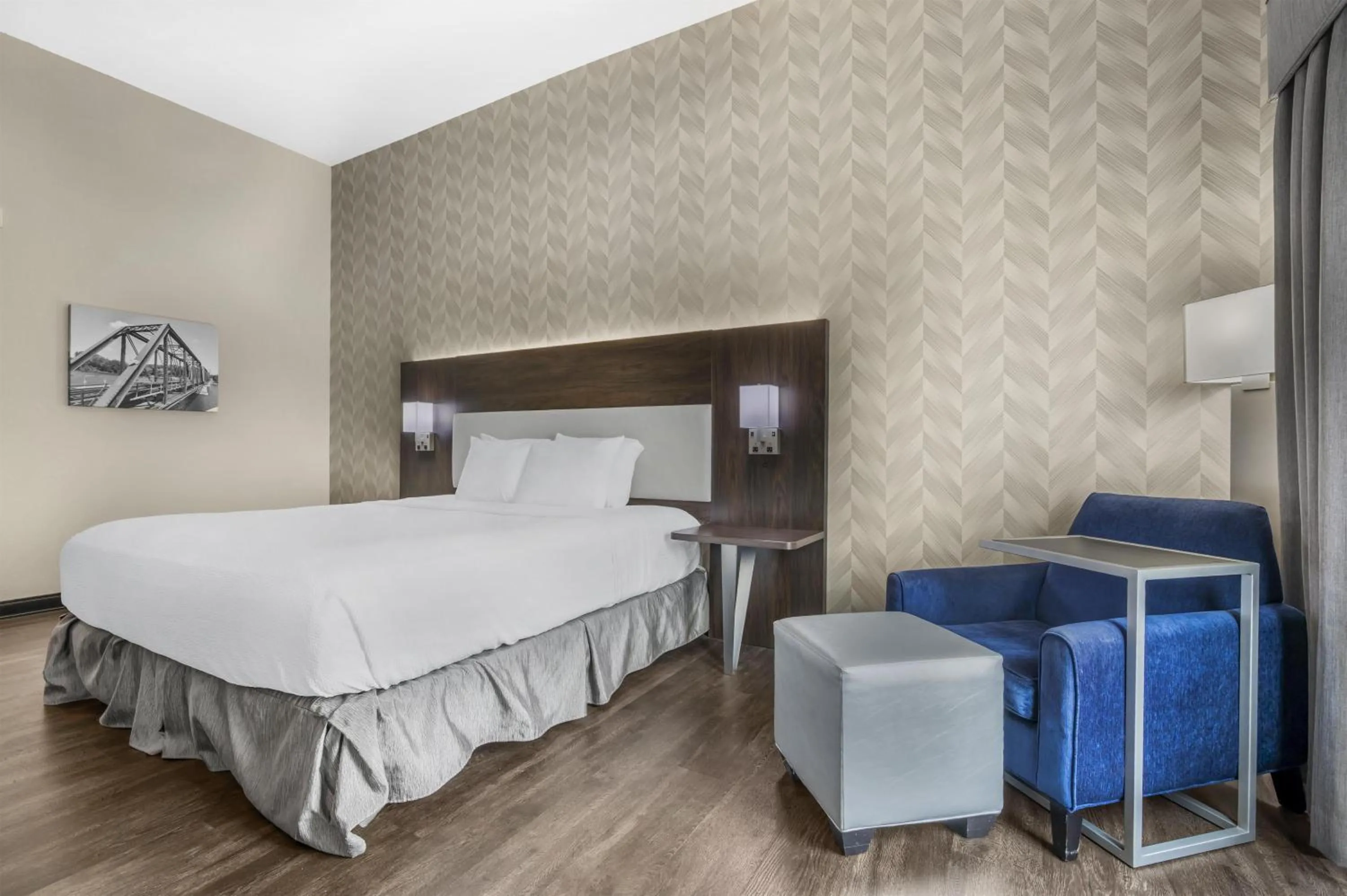 Bedroom, Bed in Best Western Plus Parkside Inn & Suites