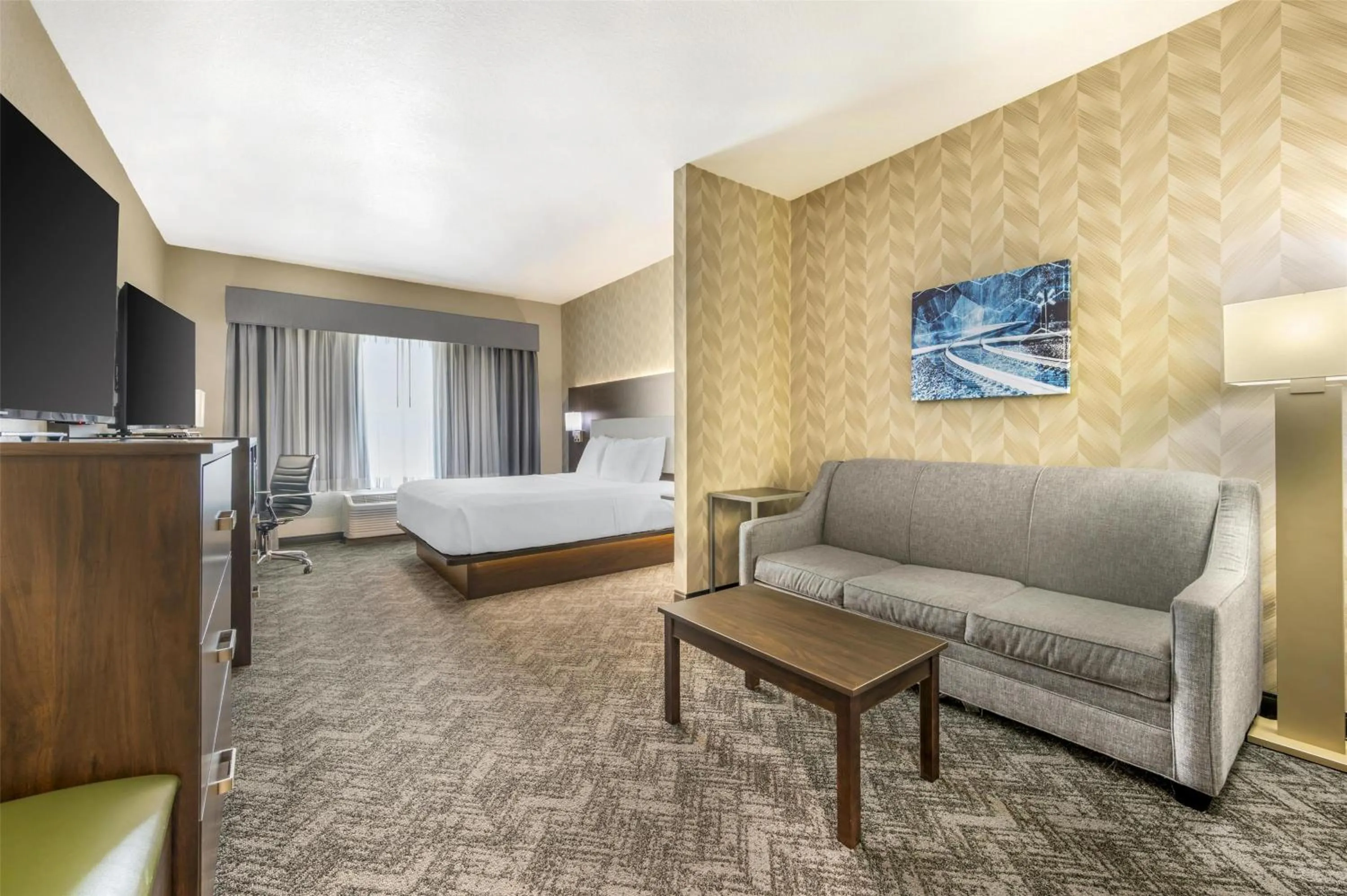 Bedroom, Bed in Best Western Plus Parkside Inn & Suites