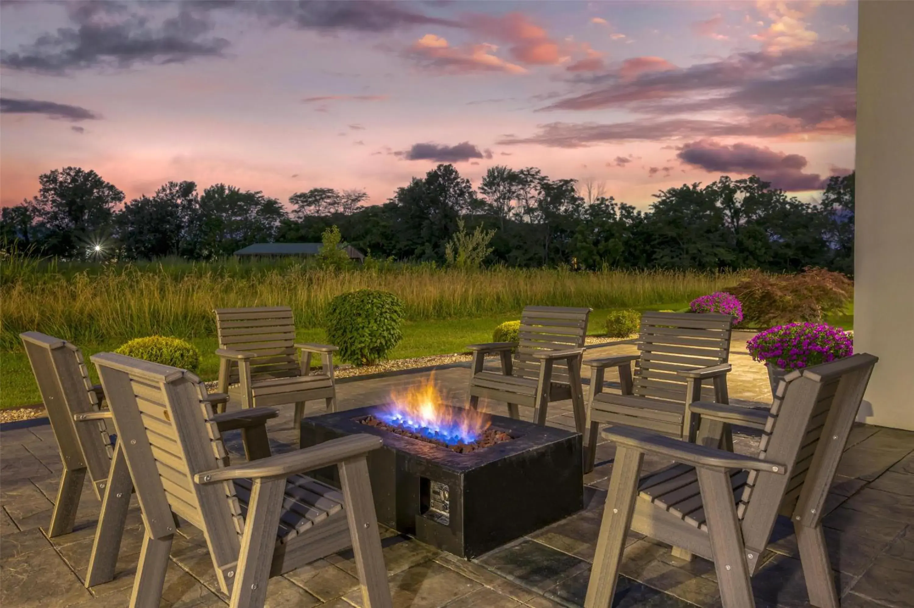 Property building in Best Western Plus Parkside Inn & Suites Property building in Best Western Plus Parkside Inn & Suites