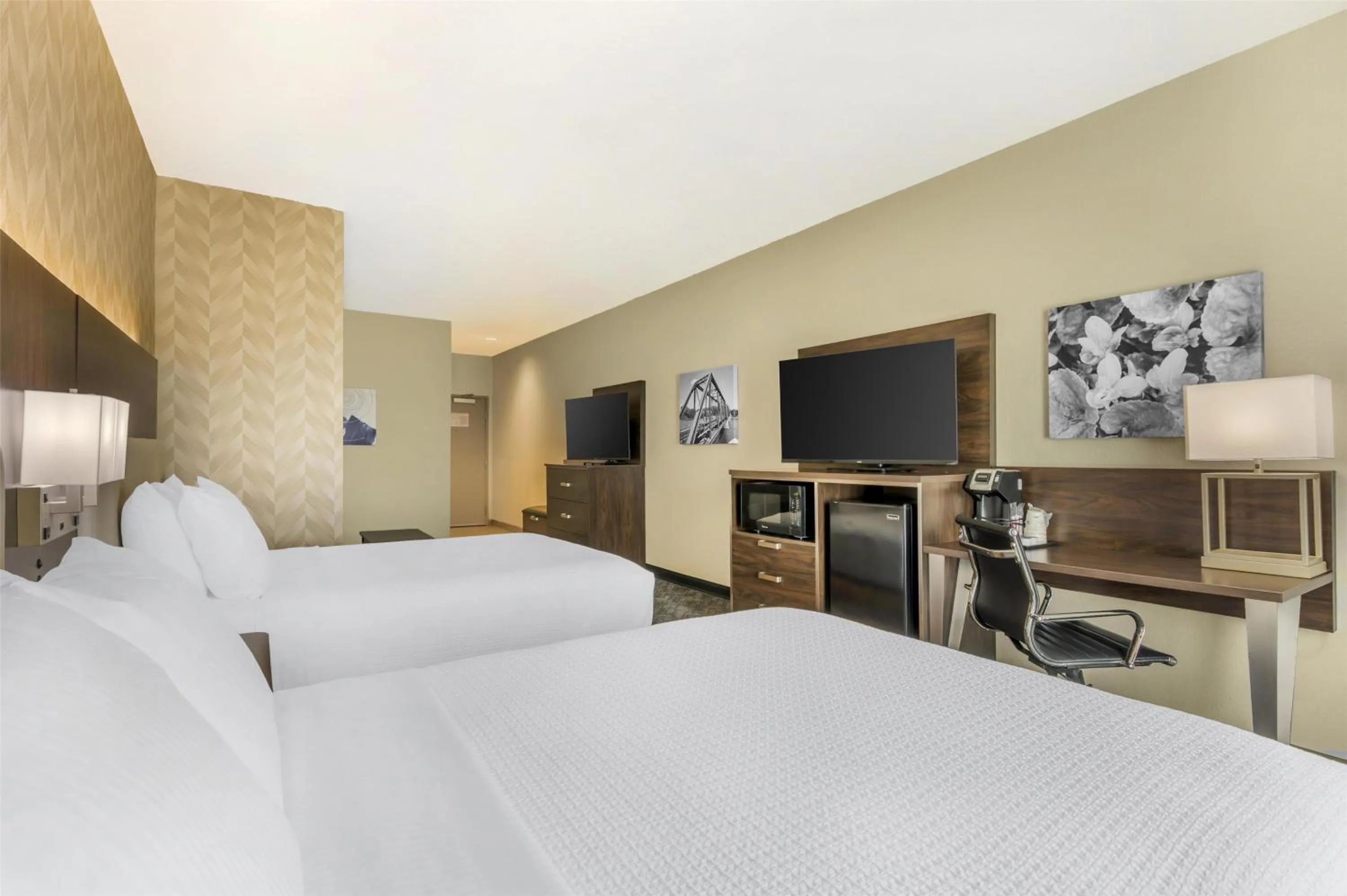 Bedroom, Bed in Best Western Plus Parkside Inn & Suites