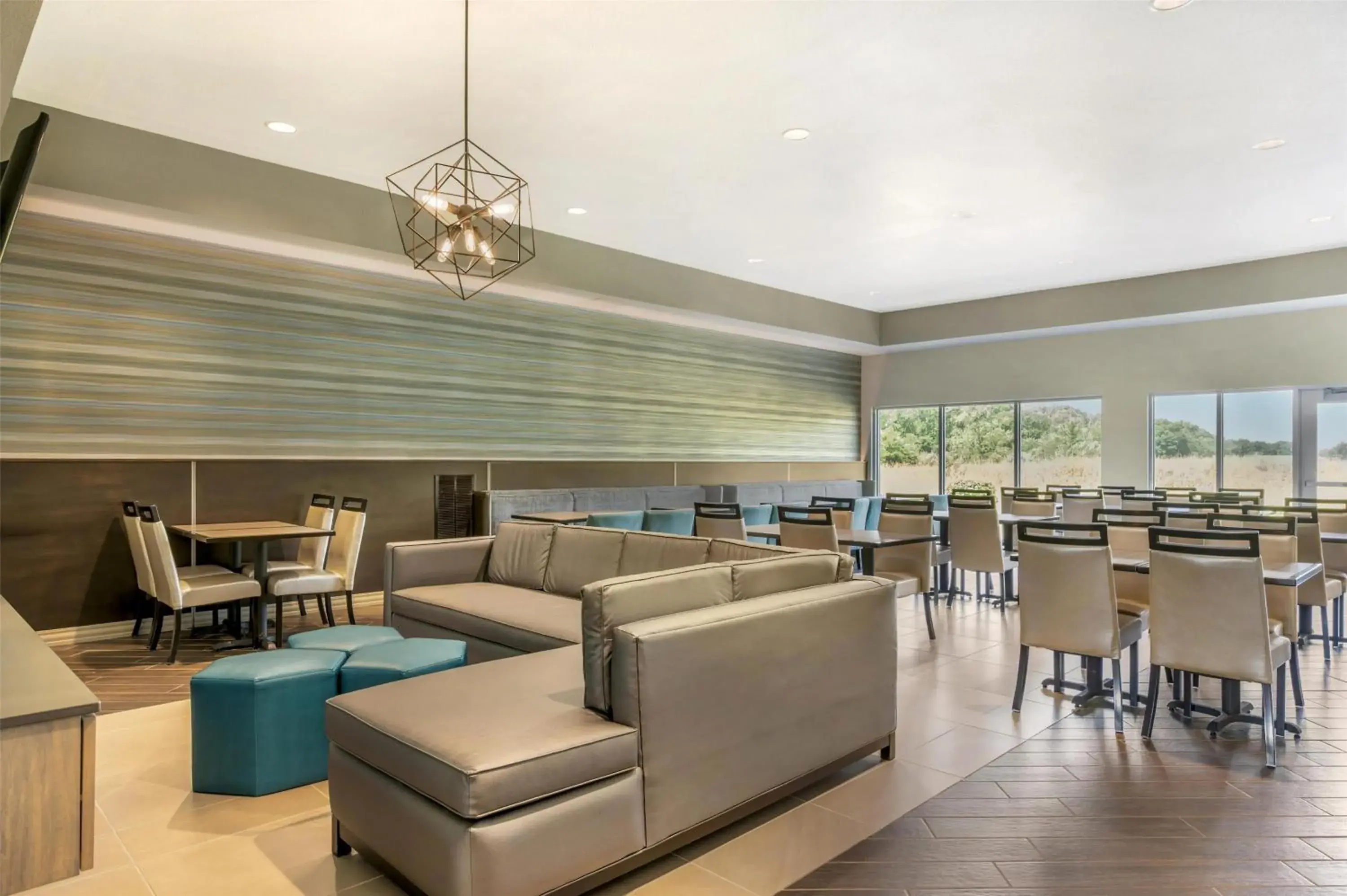 Breakfast in Best Western Plus Parkside Inn & Suites Breakfast in Best Western Plus Parkside Inn & Suites