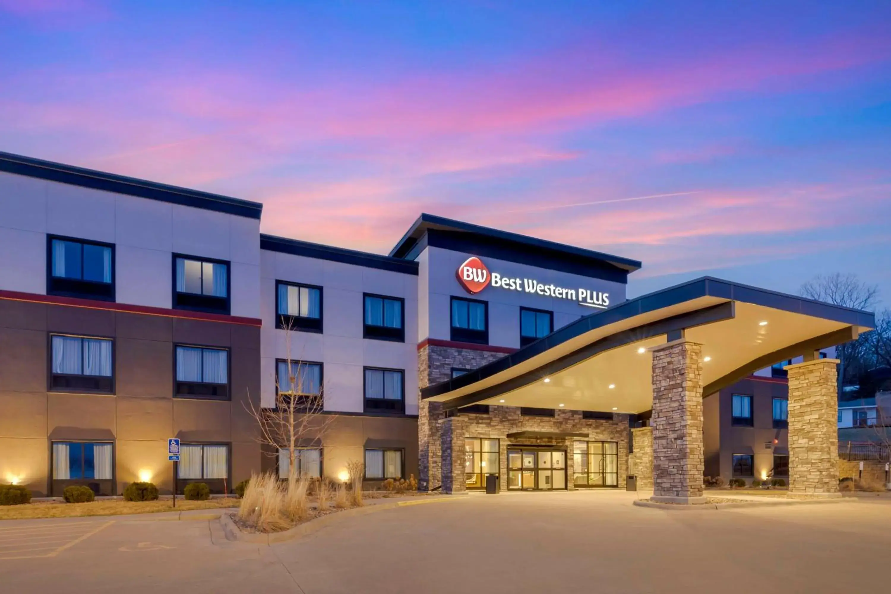Property building in Best Western Plus LaCrescent - LaCrosse Property building in Best Western Plus LaCrescent - LaCrosse