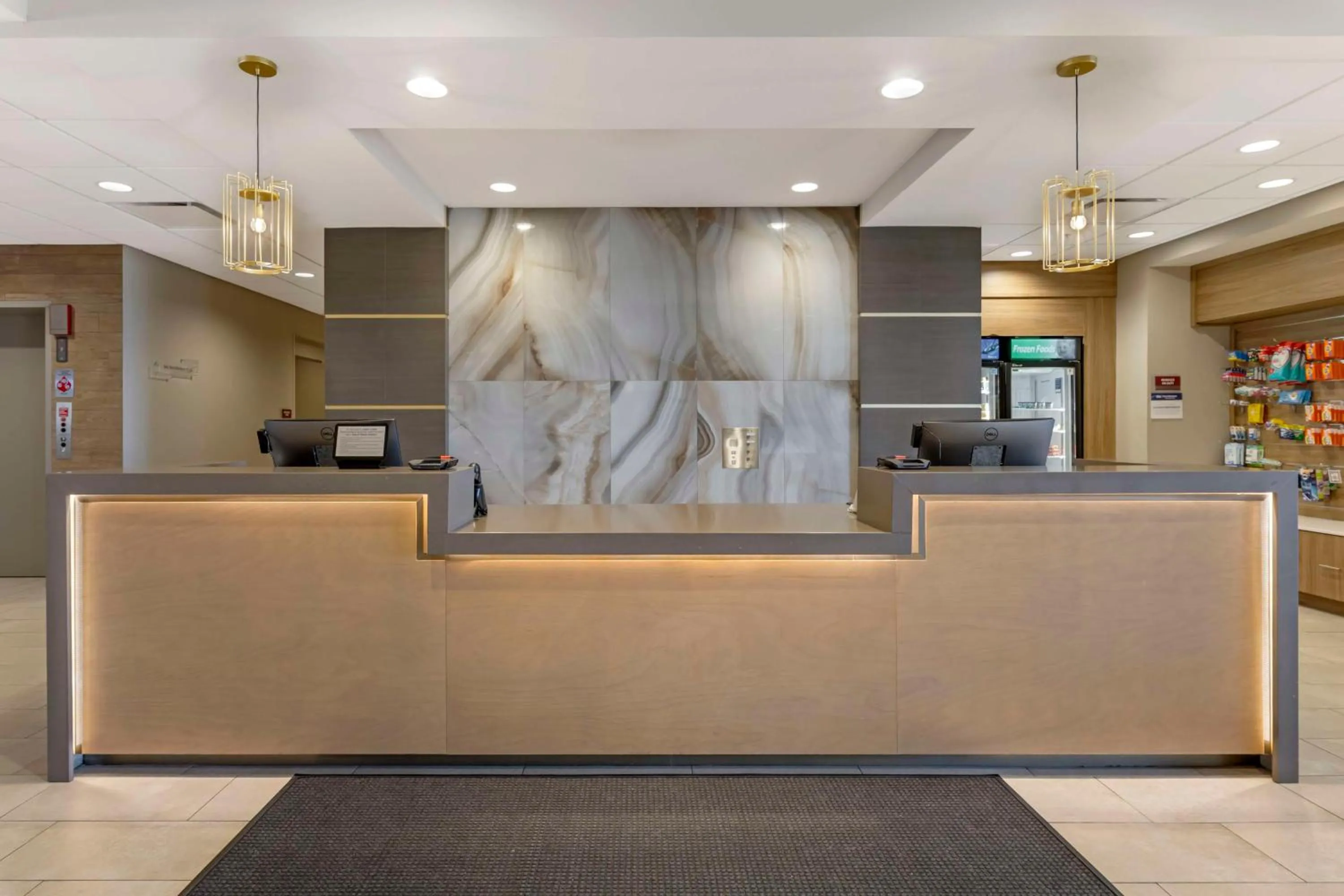 Lobby or reception in Best Western Plus LaCrescent - LaCrosse