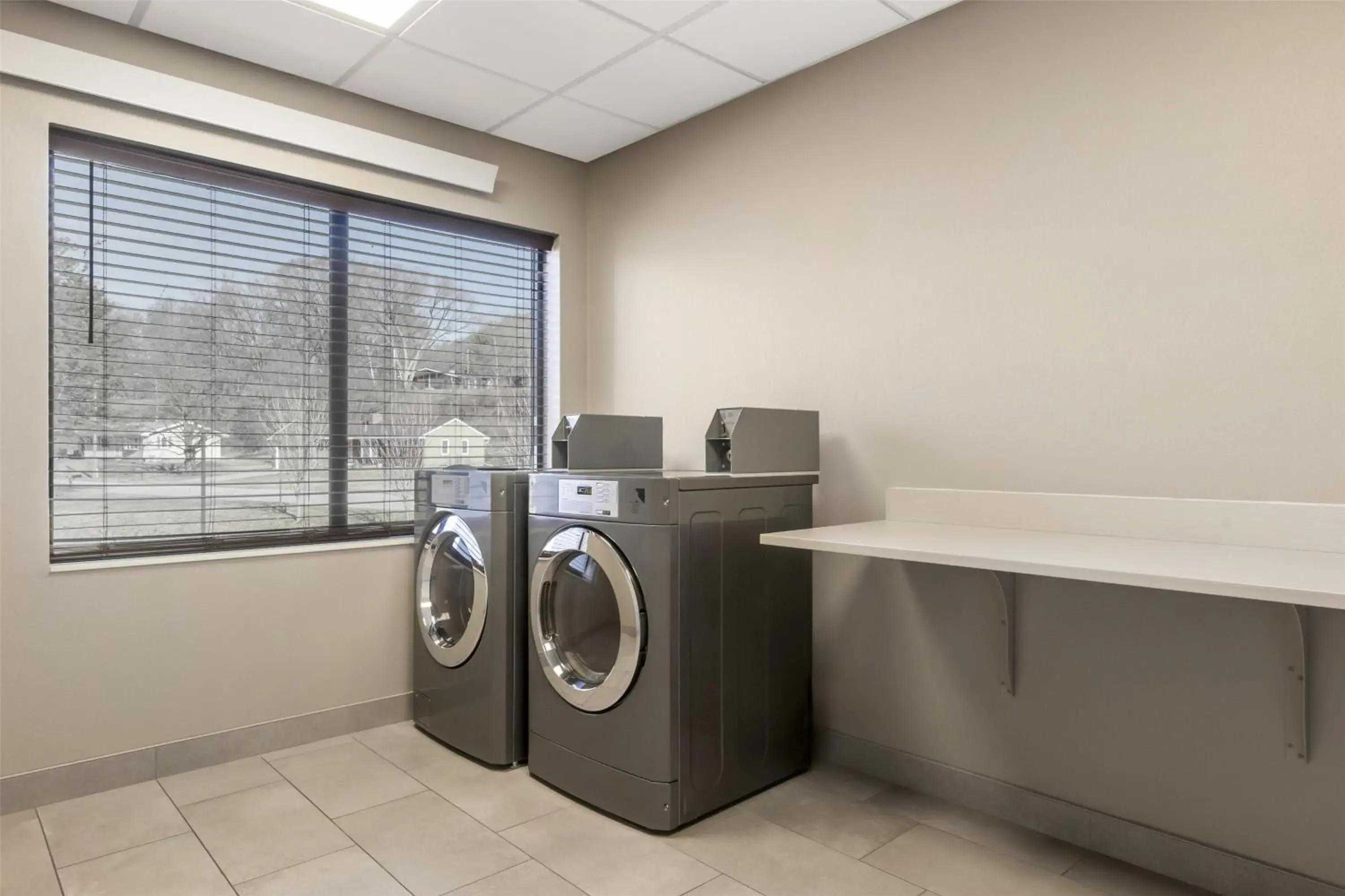 Property building in Best Western Plus LaCrescent - LaCrosse Property building in Best Western Plus LaCrescent - LaCrosse