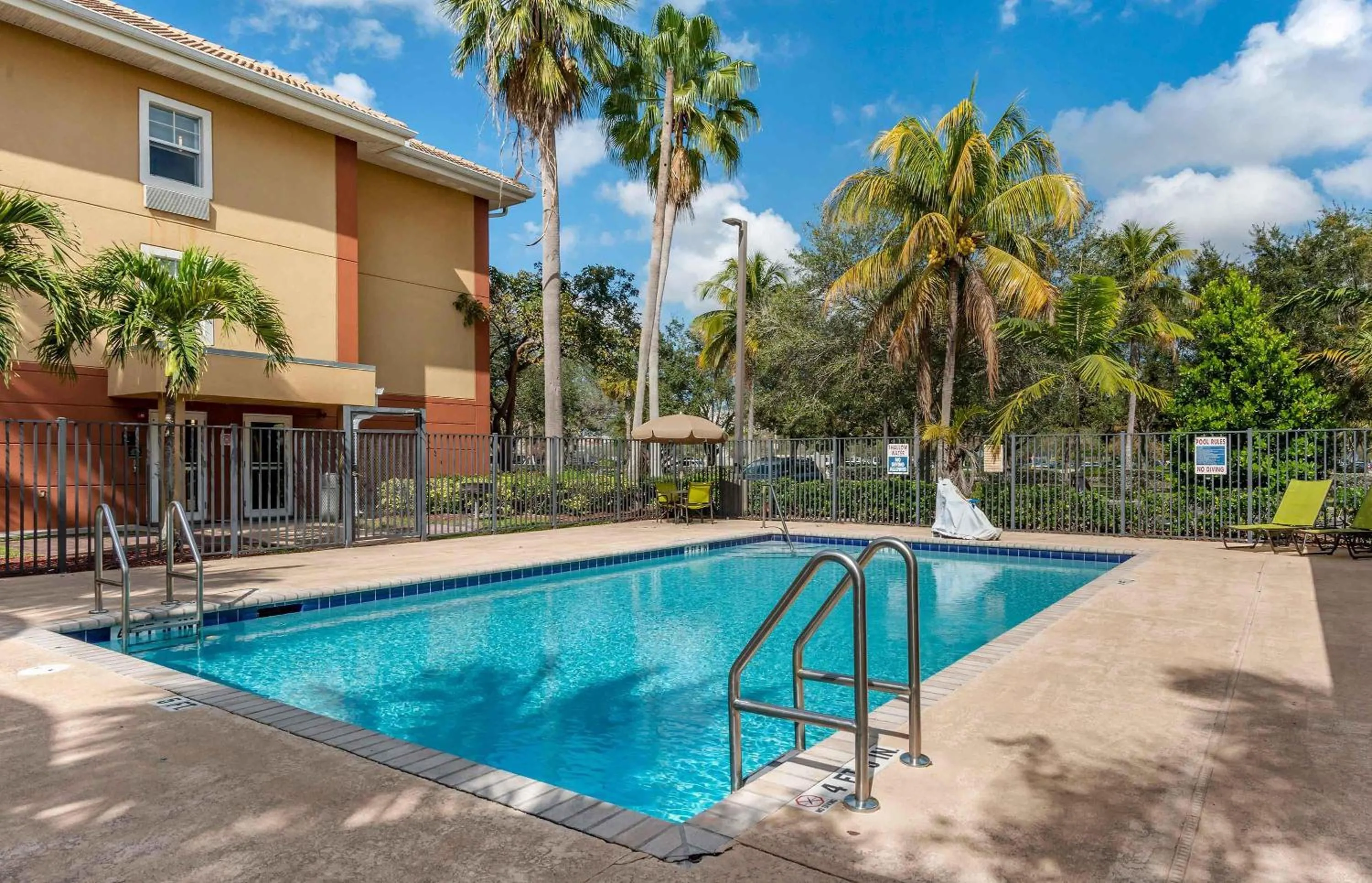 Pool view in Extended Stay America Suites - Fort Lauderdale - Plantation
