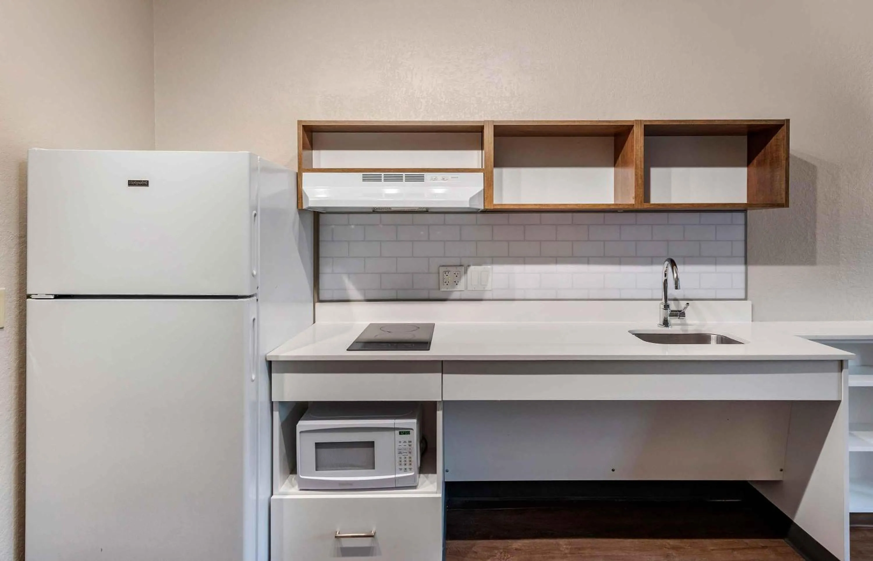 Kitchen or kitchenette in Extended Stay America Suites - Fort Lauderdale - Plantation
