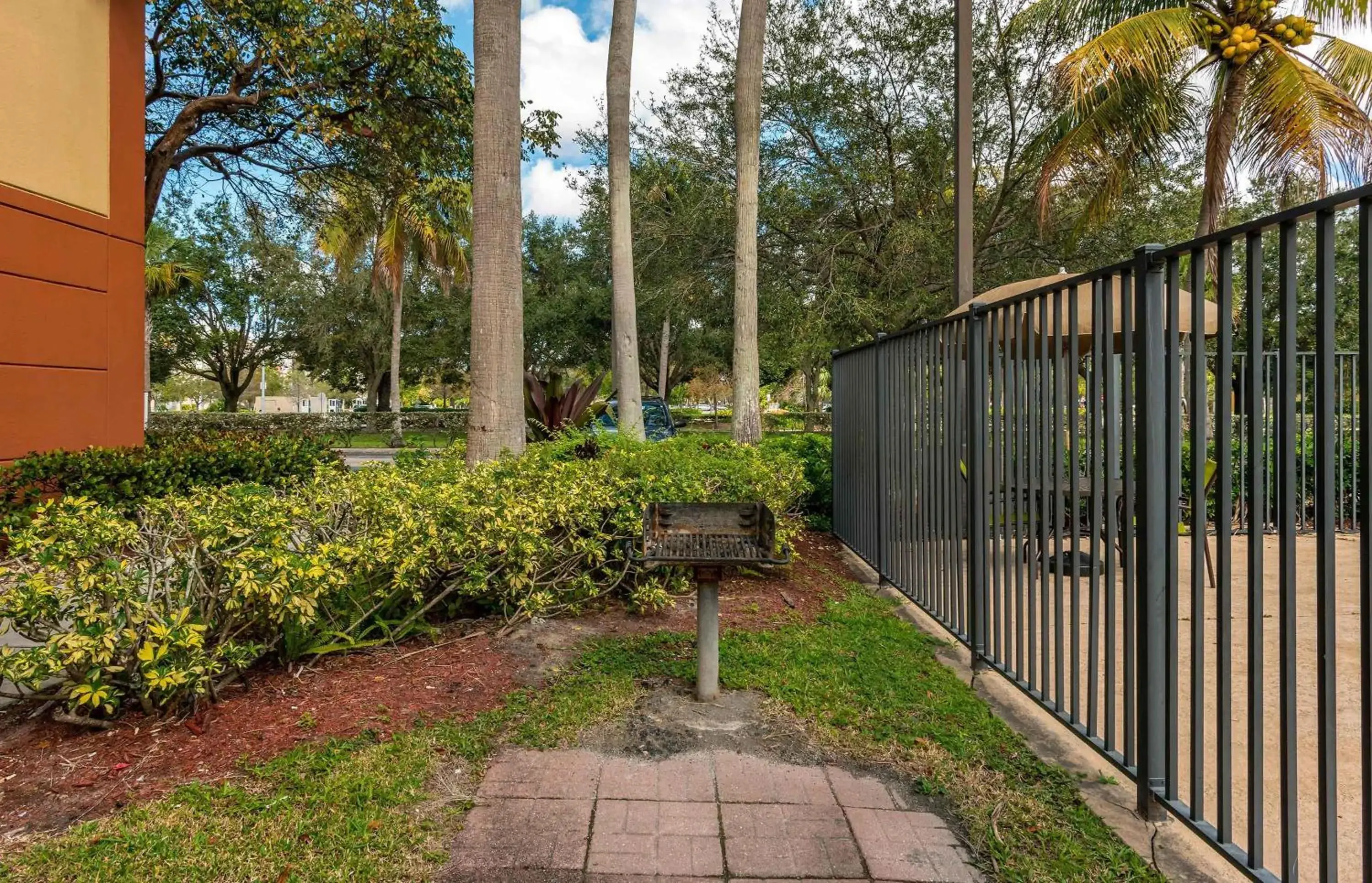 Property building in Extended Stay America Suites - Fort Lauderdale - Plantation Property building in Extended Stay America Suites - Fort Lauderdale - Plantation